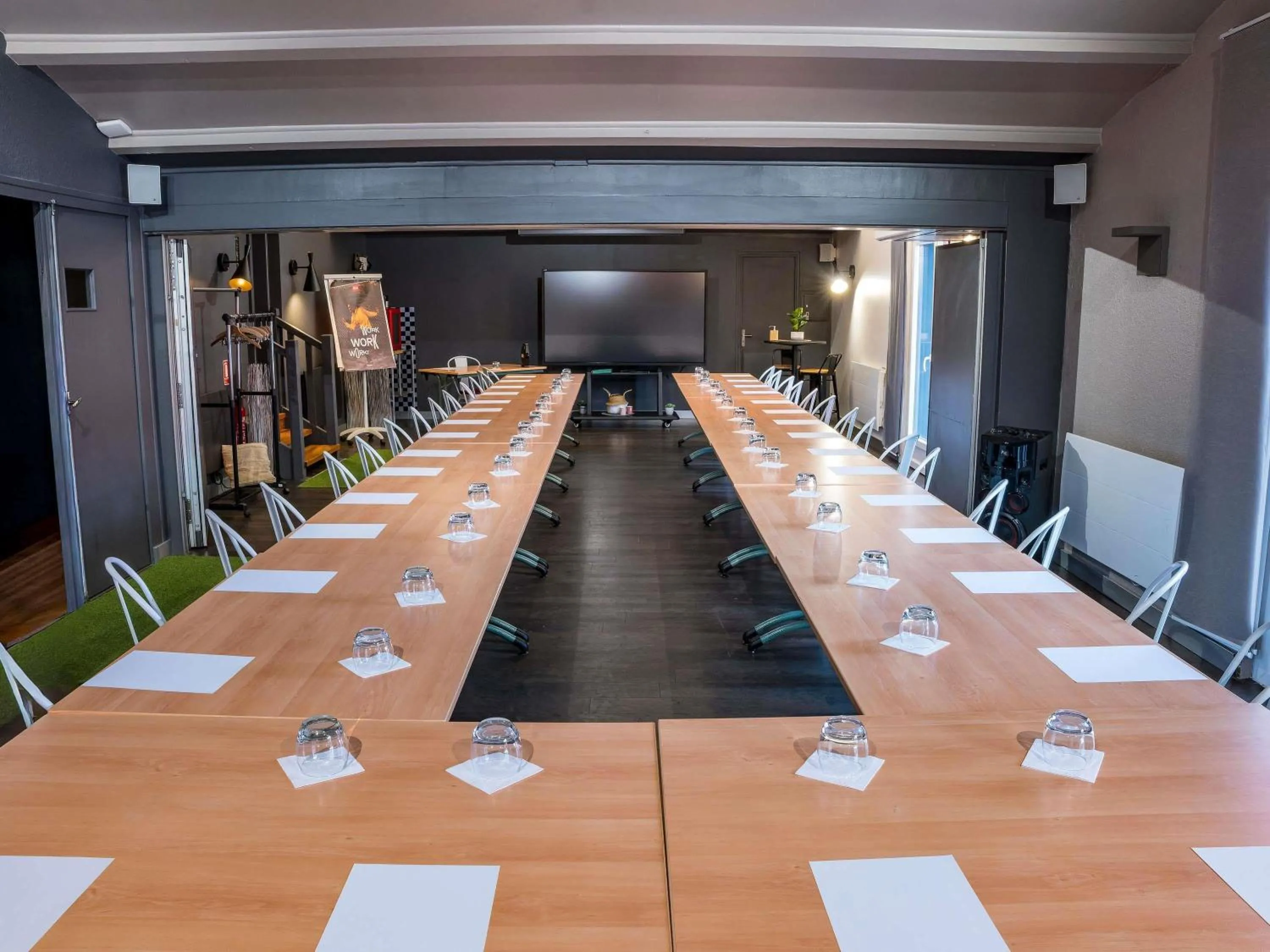 Meeting/conference room in ibis Macon Sud Crêches