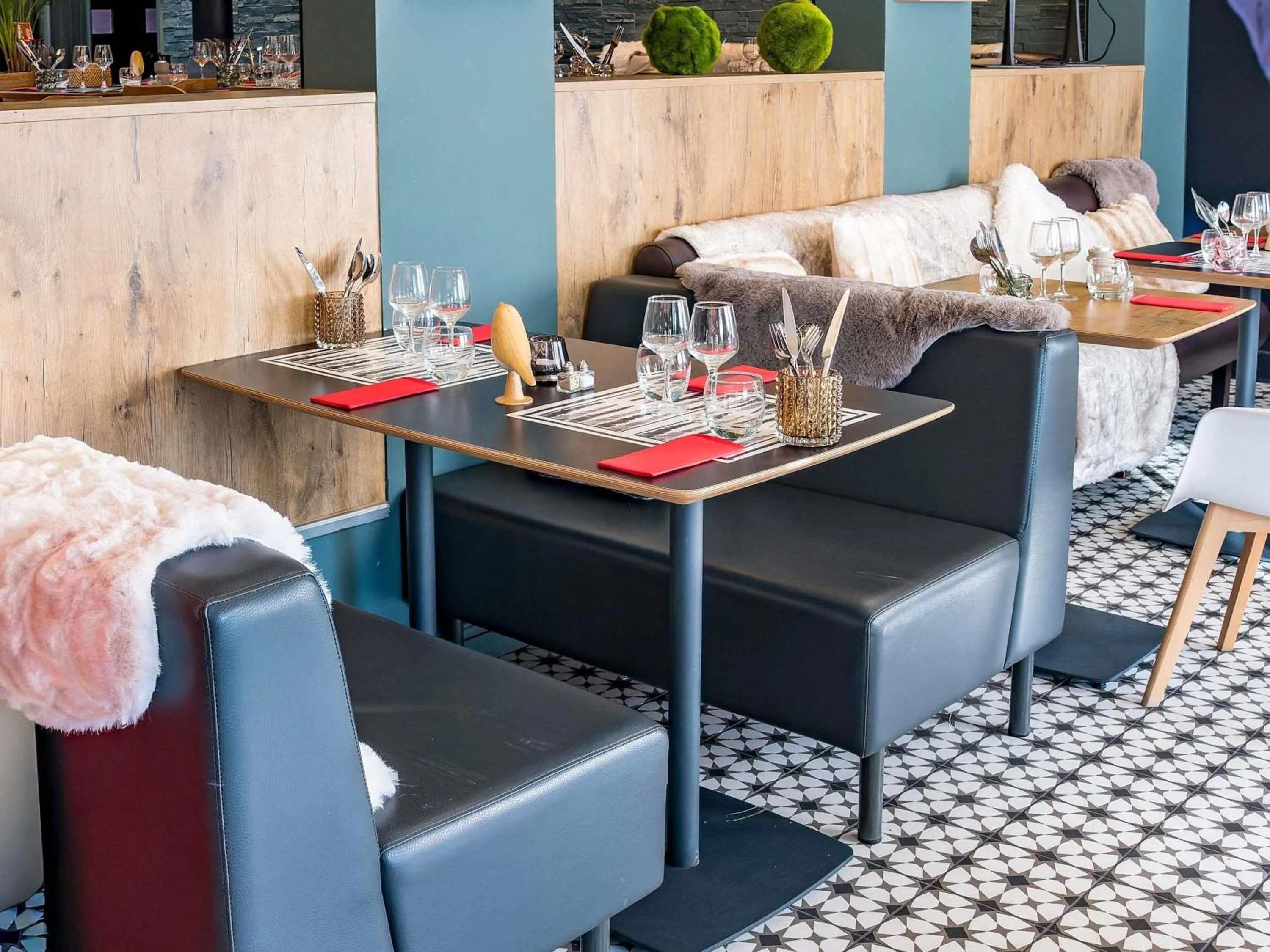 Restaurant/places to eat in ibis Macon Sud Crêches