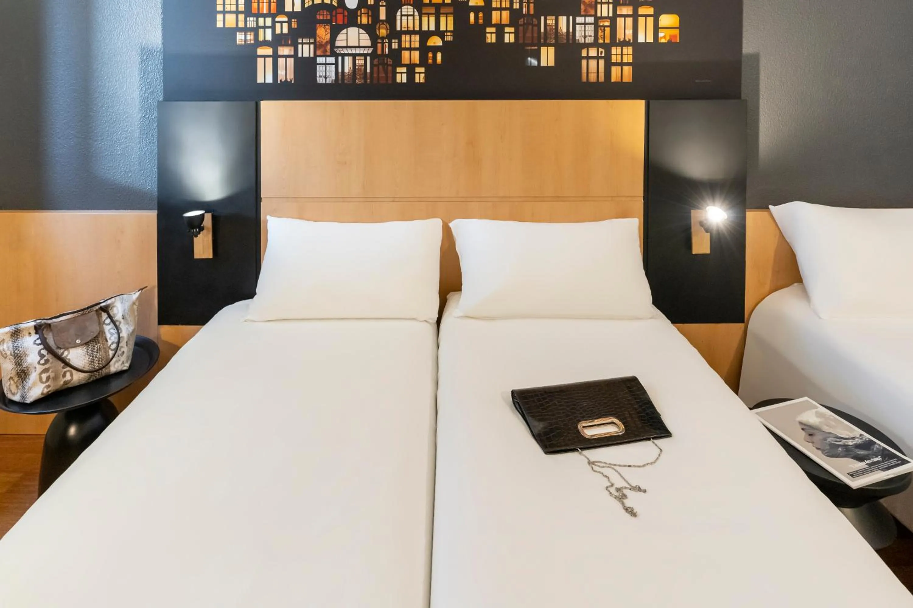 Bedroom, Bed in ibis Macon Sud Crêches