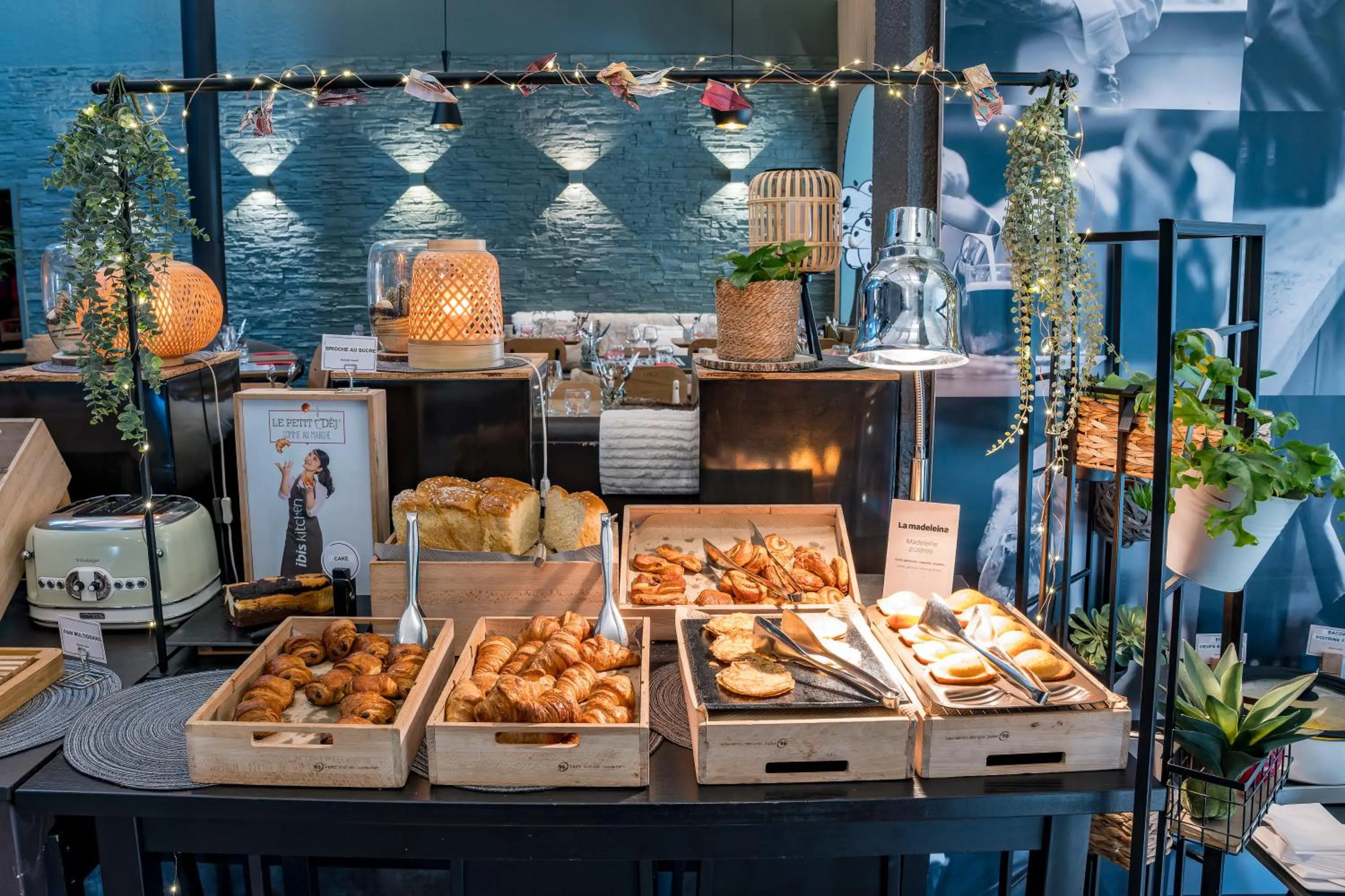 Breakfast in ibis Macon Sud Crêches