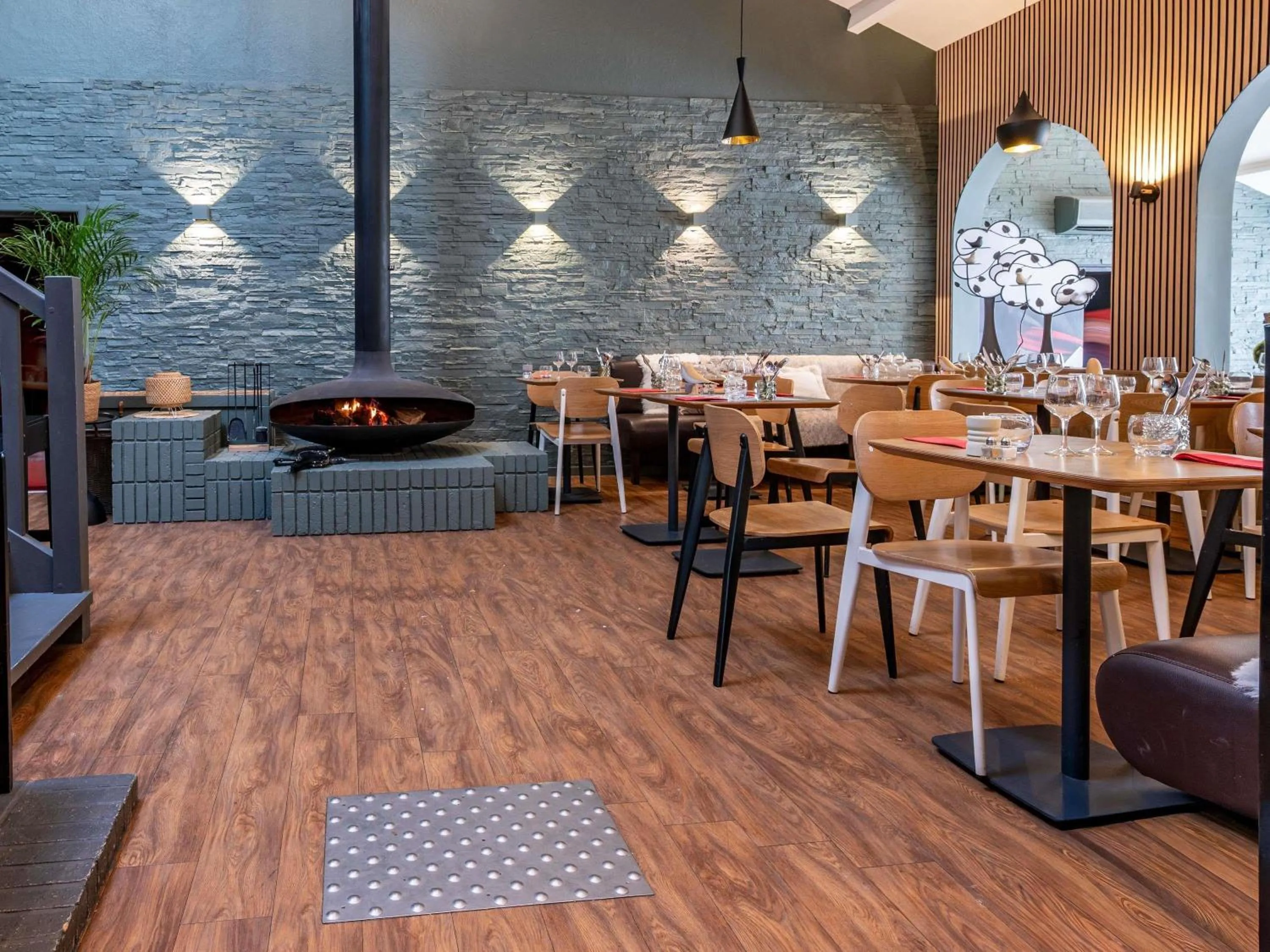 Restaurant/places to eat in ibis Macon Sud Crêches