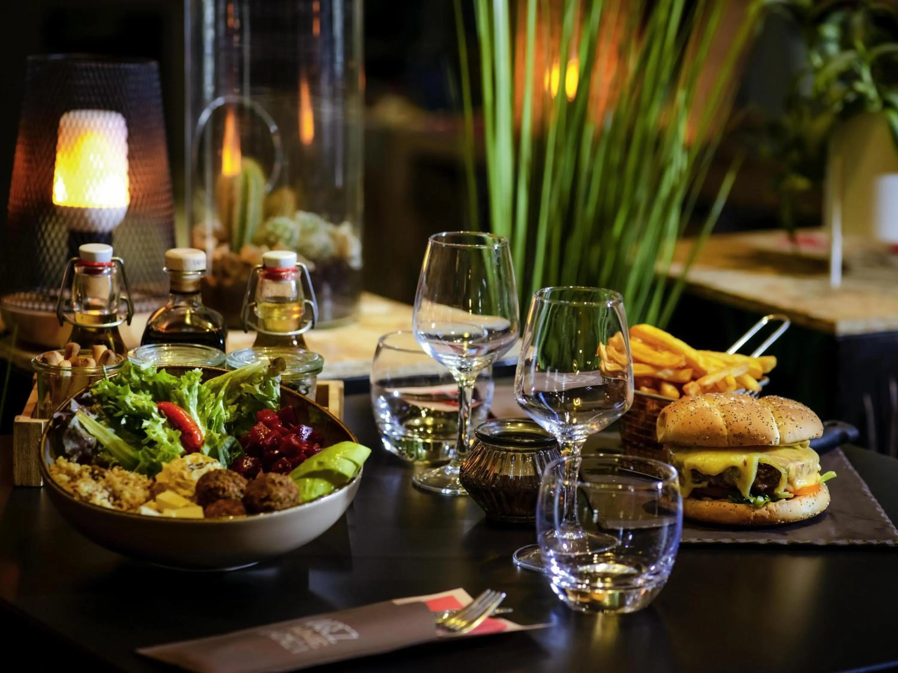 Restaurant/places to eat in ibis Macon Sud Crêches