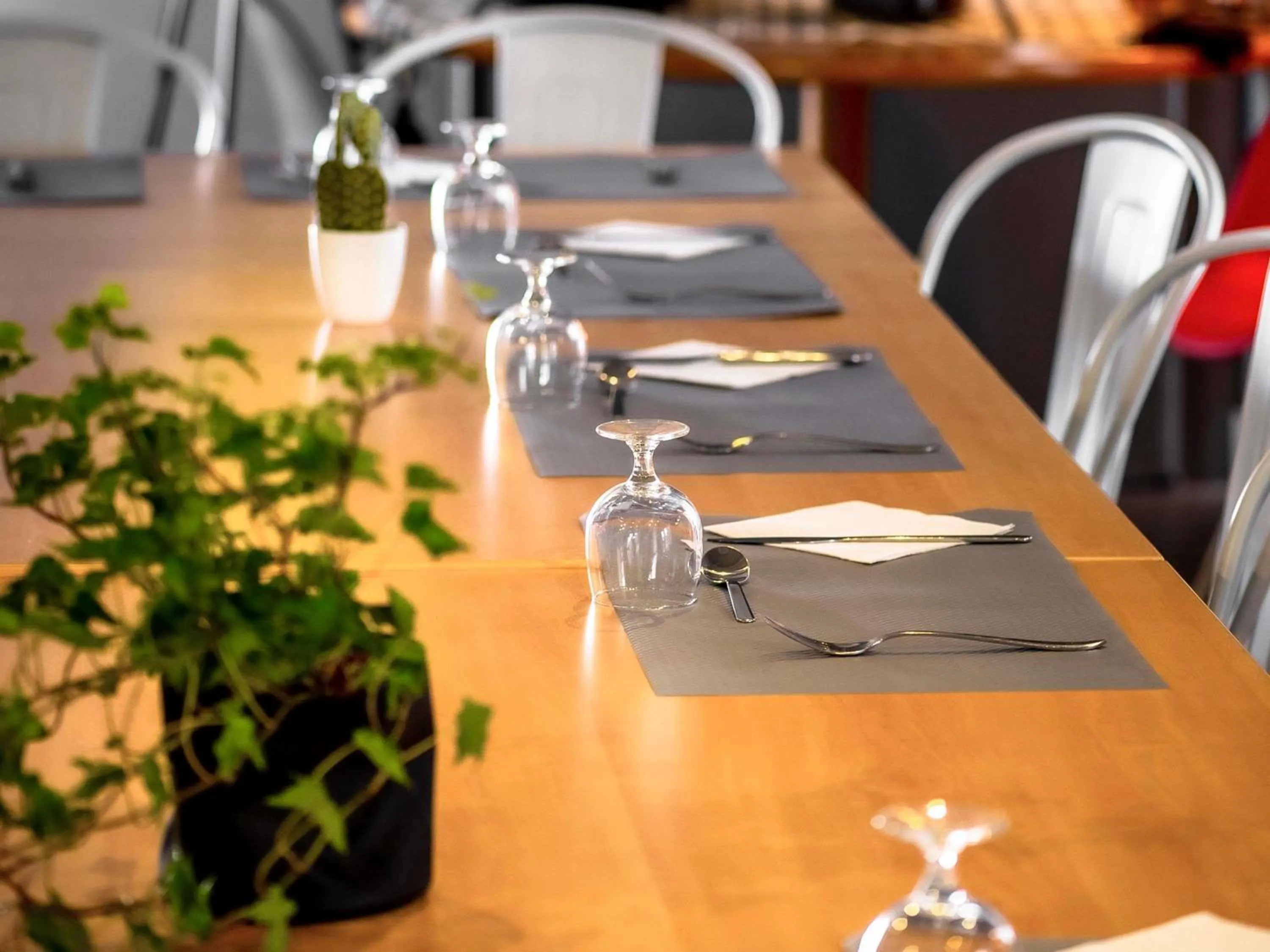 Restaurant/places to eat in ibis Macon Sud Crêches