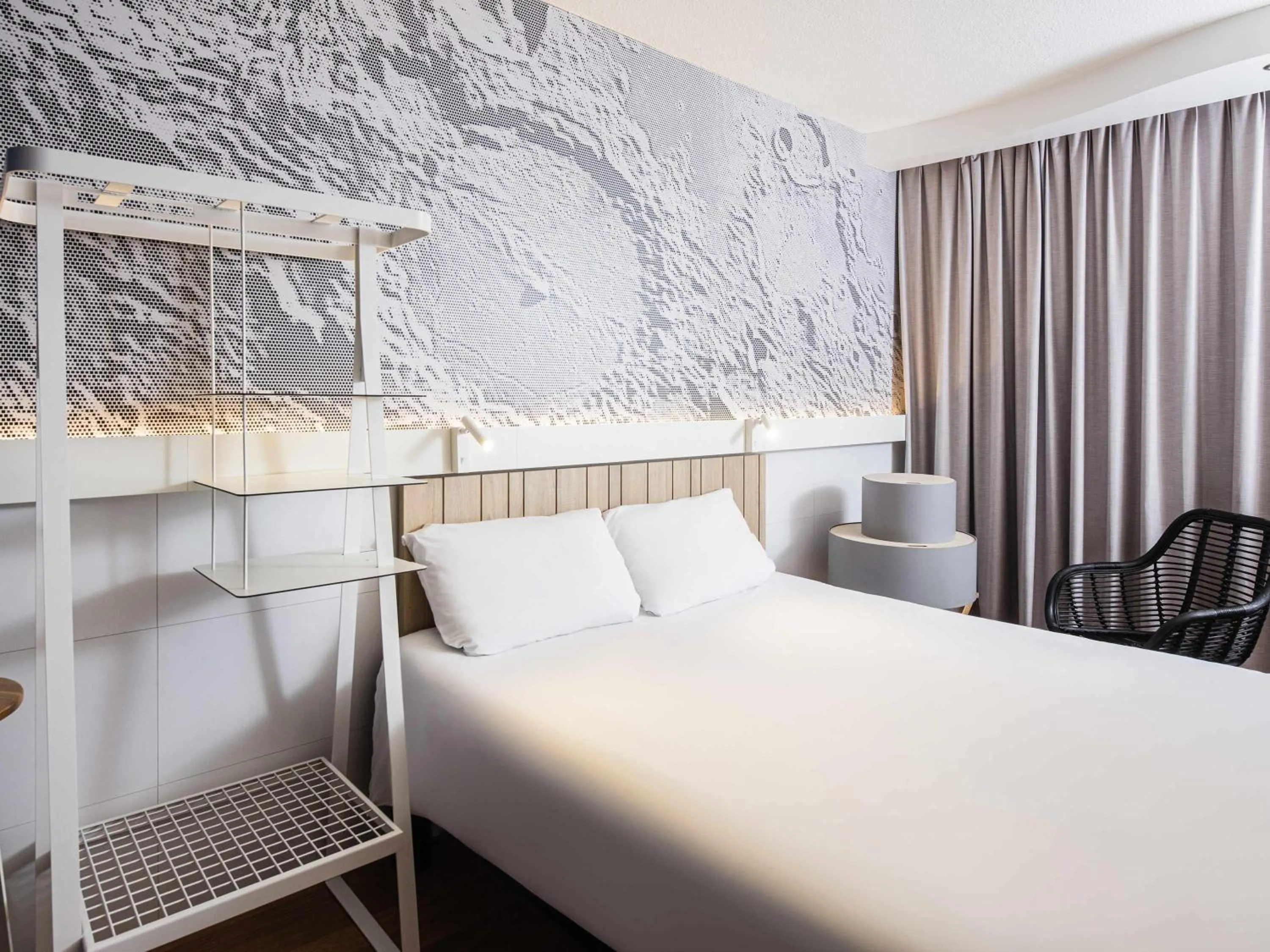 Bedroom, Bed in ibis Macon Sud Crêches