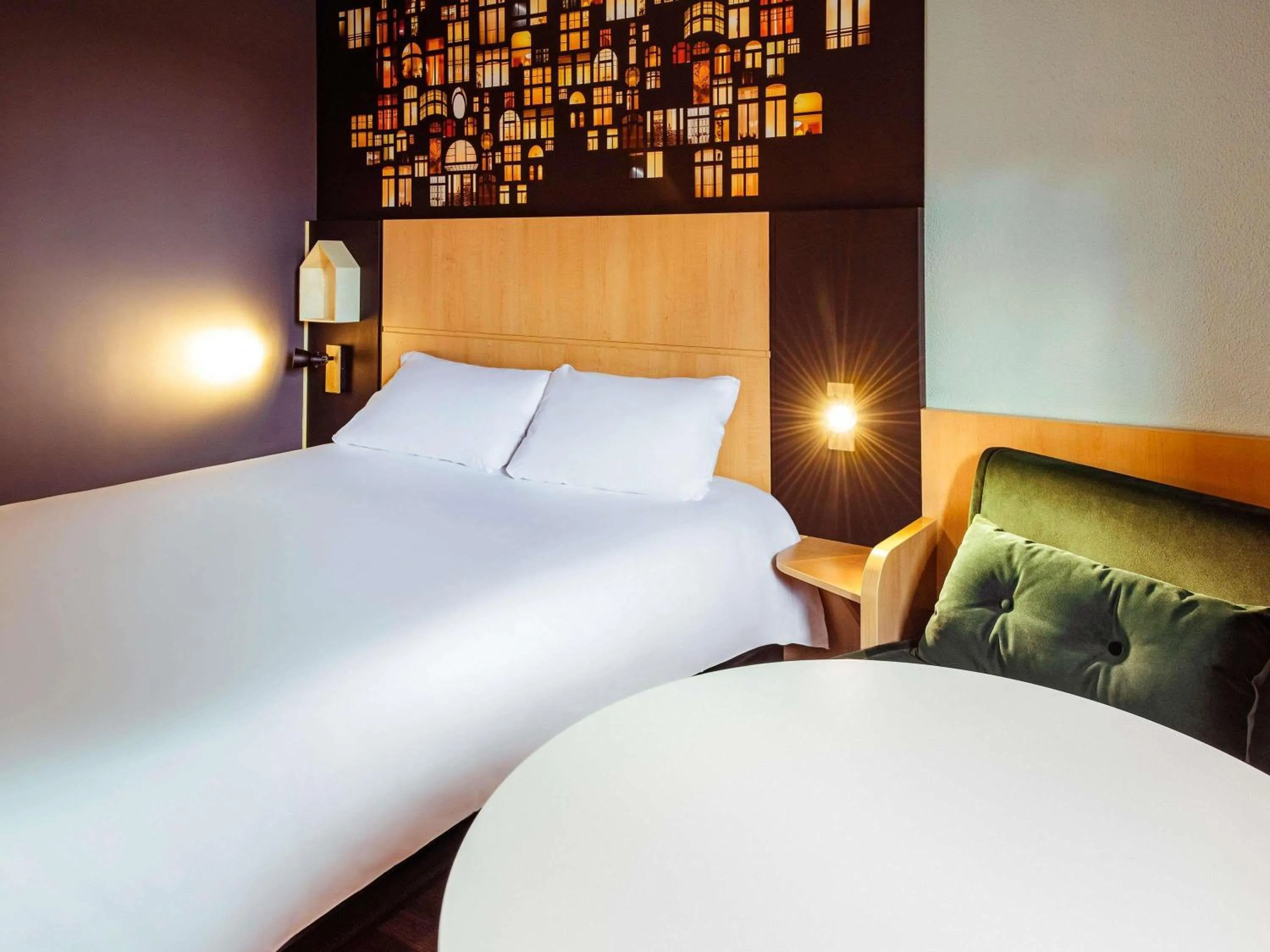 Bedroom, Bed in ibis Macon Sud Crêches