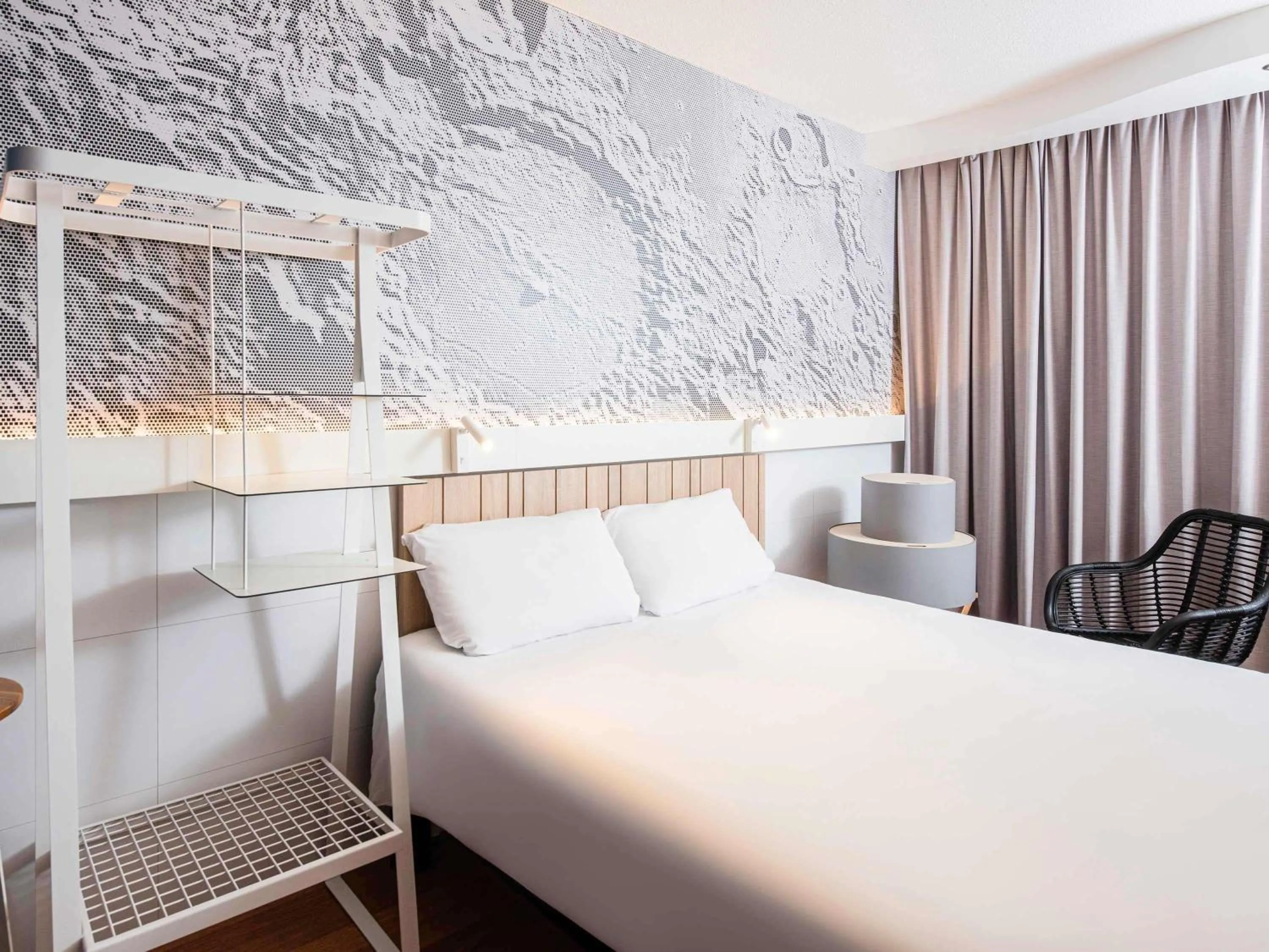 Bedroom, Bed in ibis Macon Sud Crêches