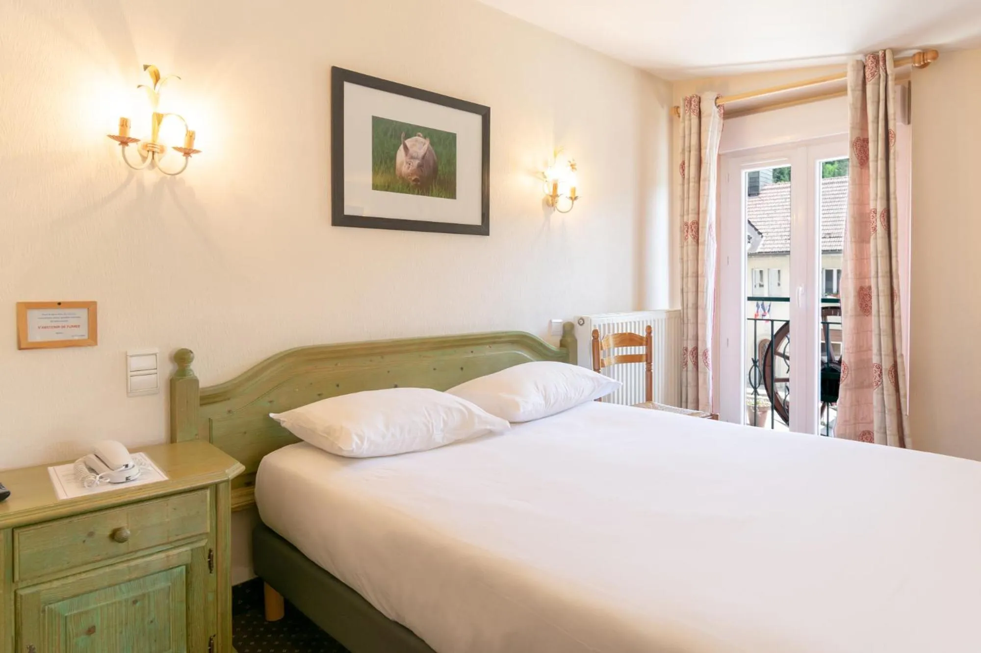 Bed in Hôtel de la Poste