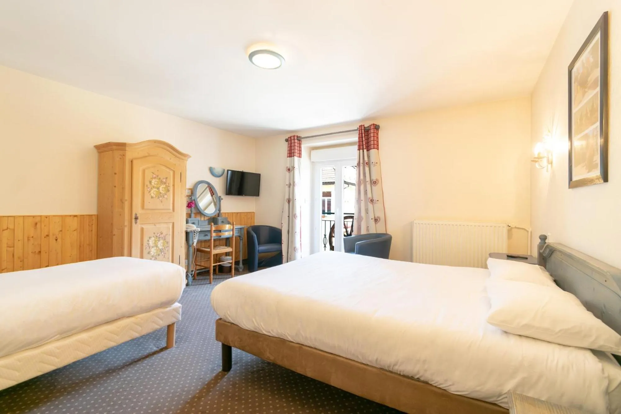 Bed in Hôtel de la Poste