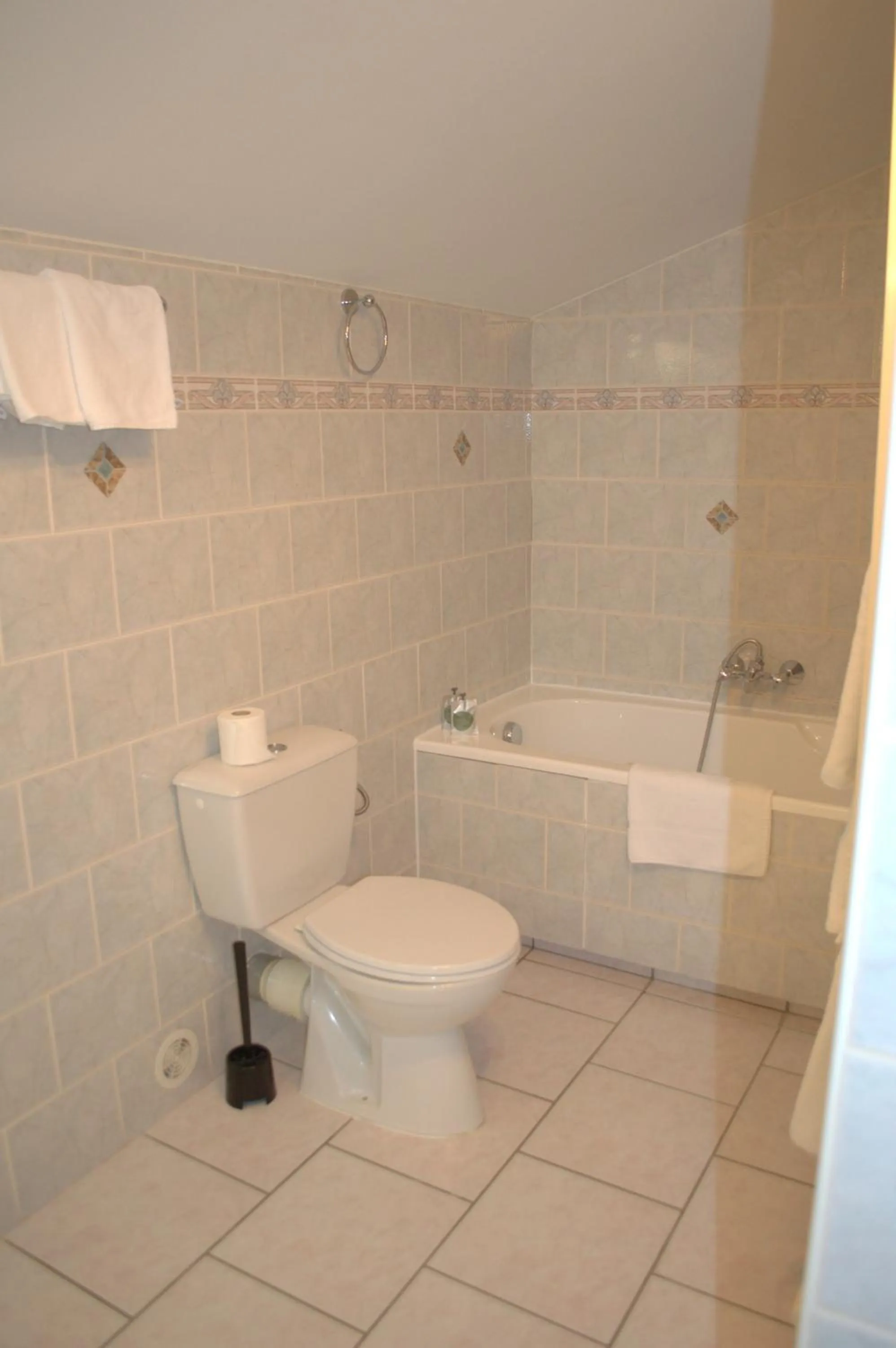 Toilet in Hôtel de la Poste