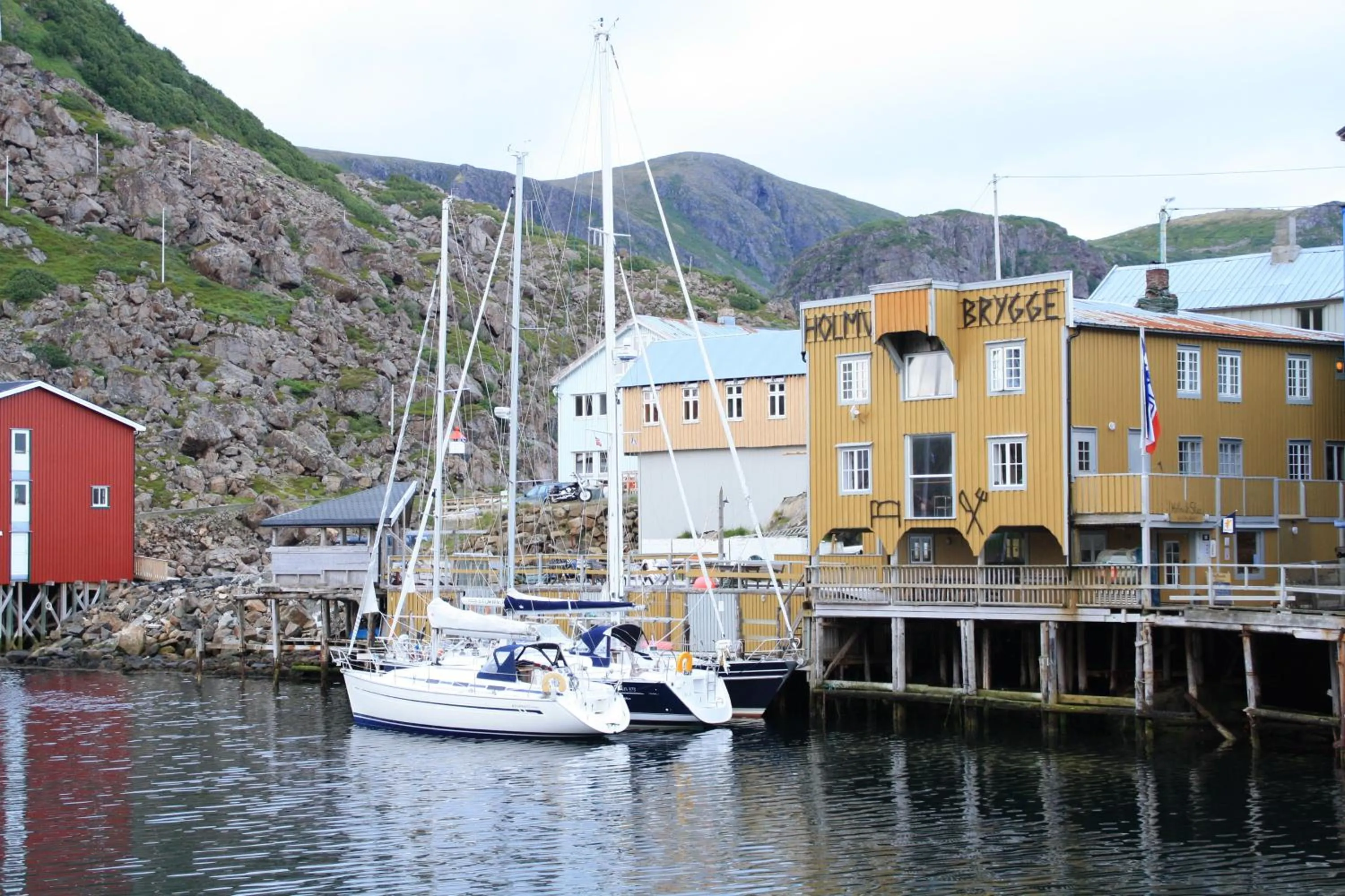 Facade/entrance in Holmvik Brygge Nyksund