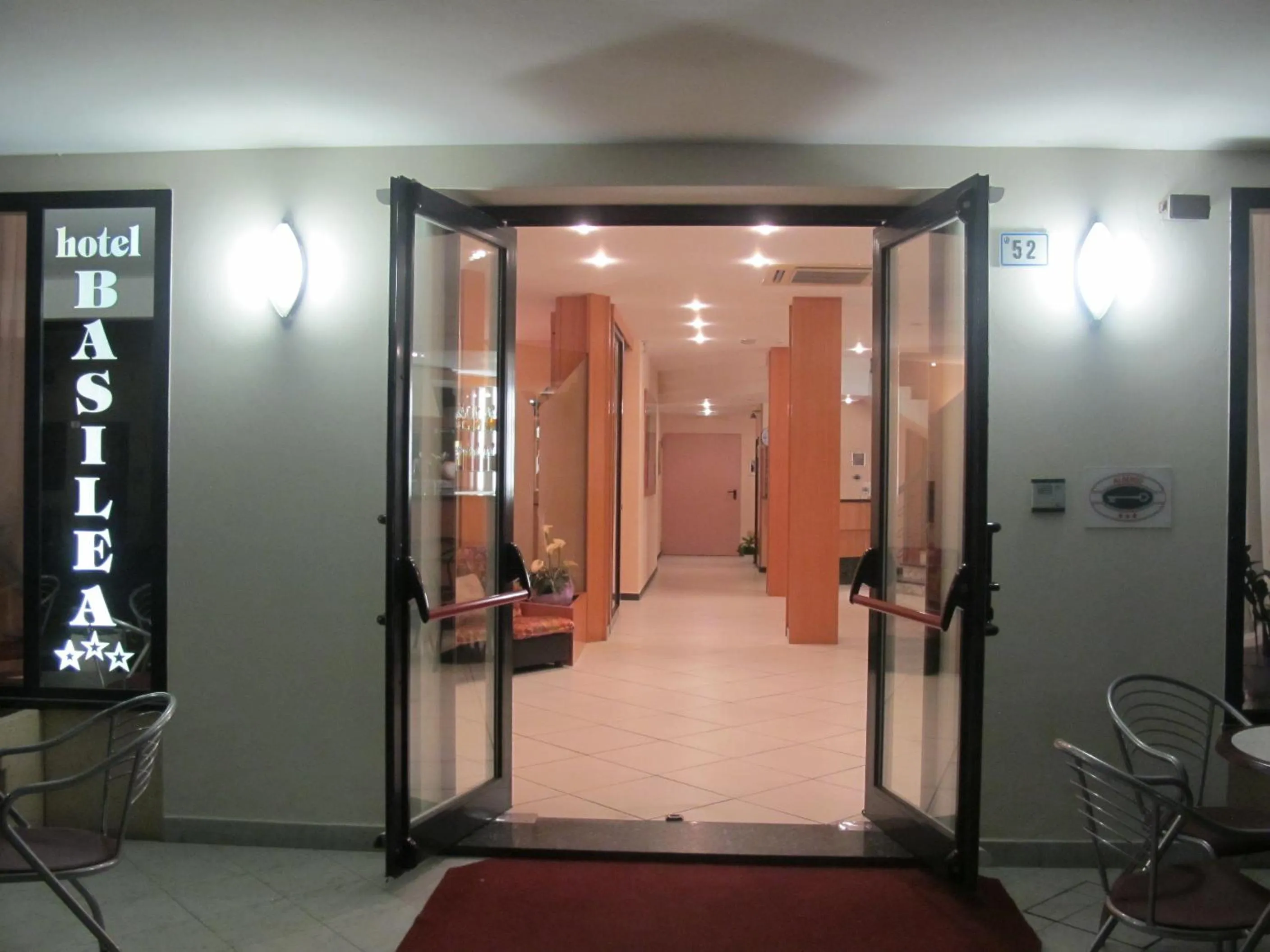 Facade/entrance in Hotel Basilea