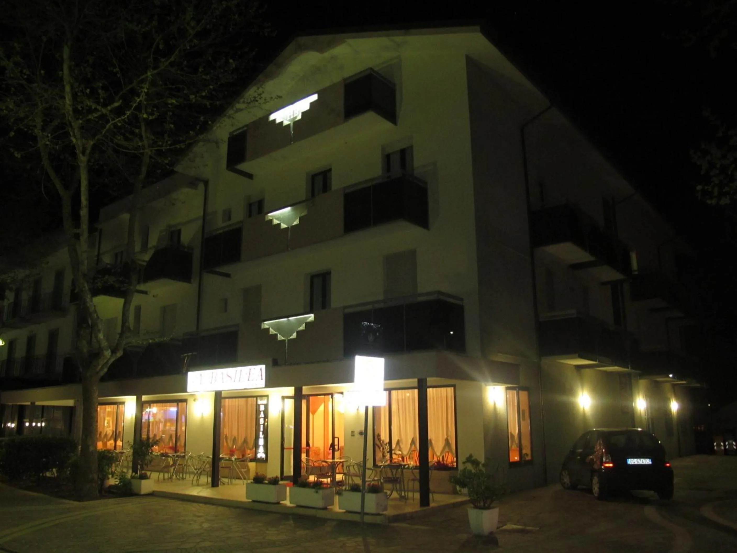 Facade/entrance in Hotel Basilea