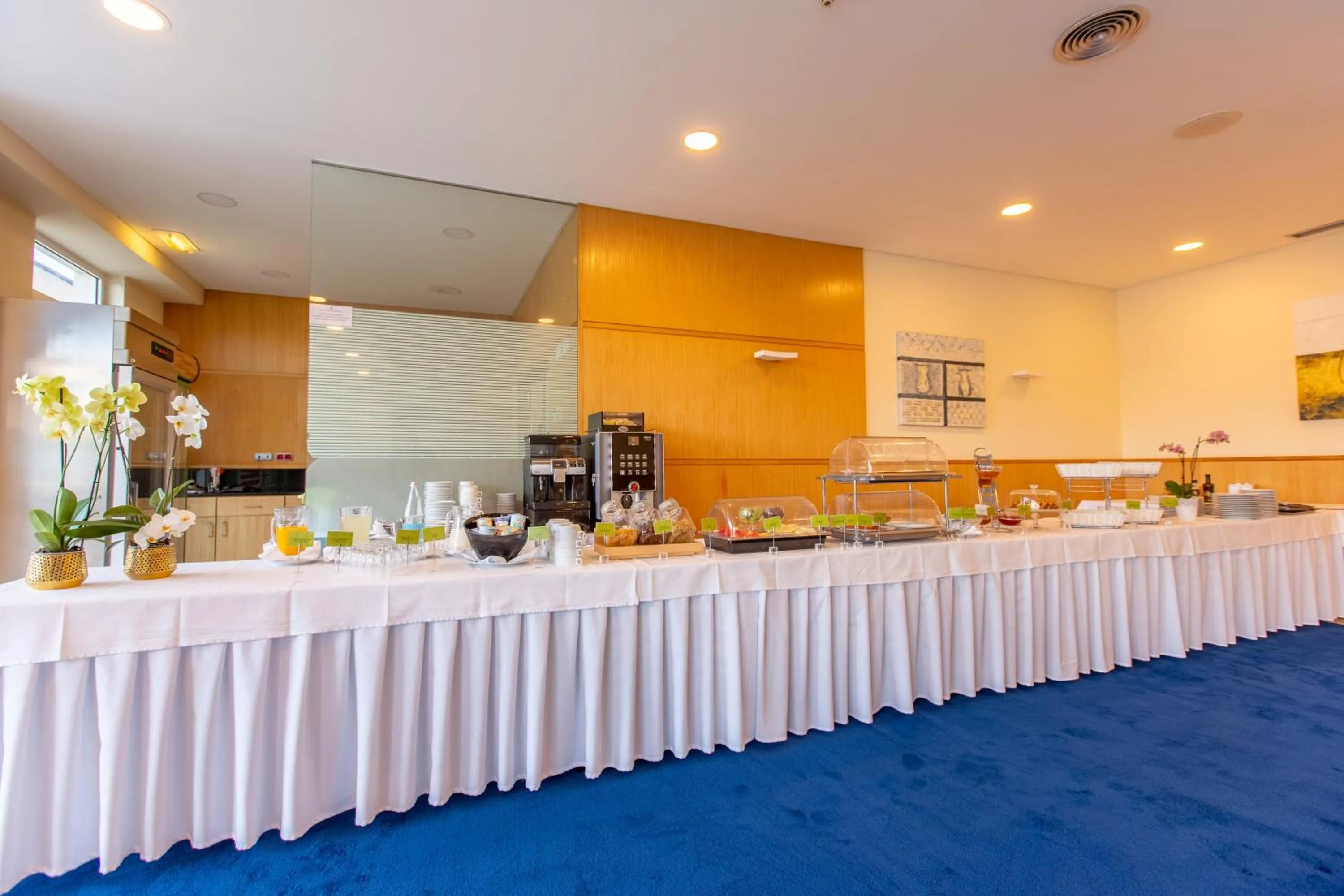 Restaurant/places to eat in MS Vila Nova