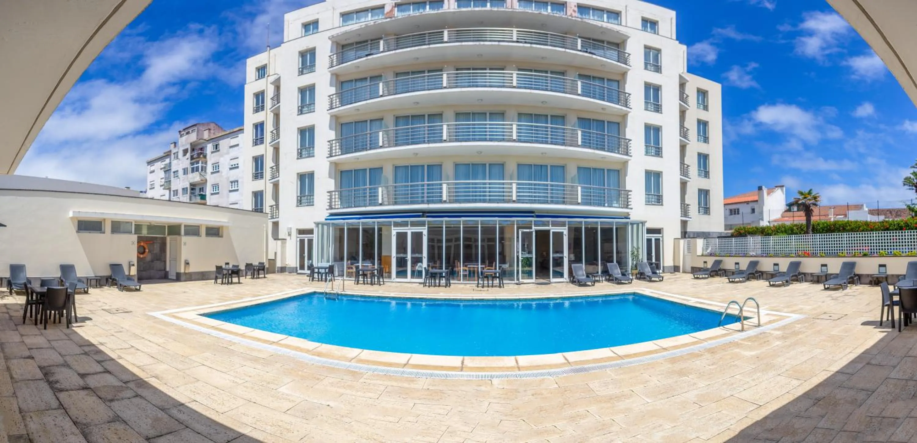 Swimming pool in MS Vila Nova