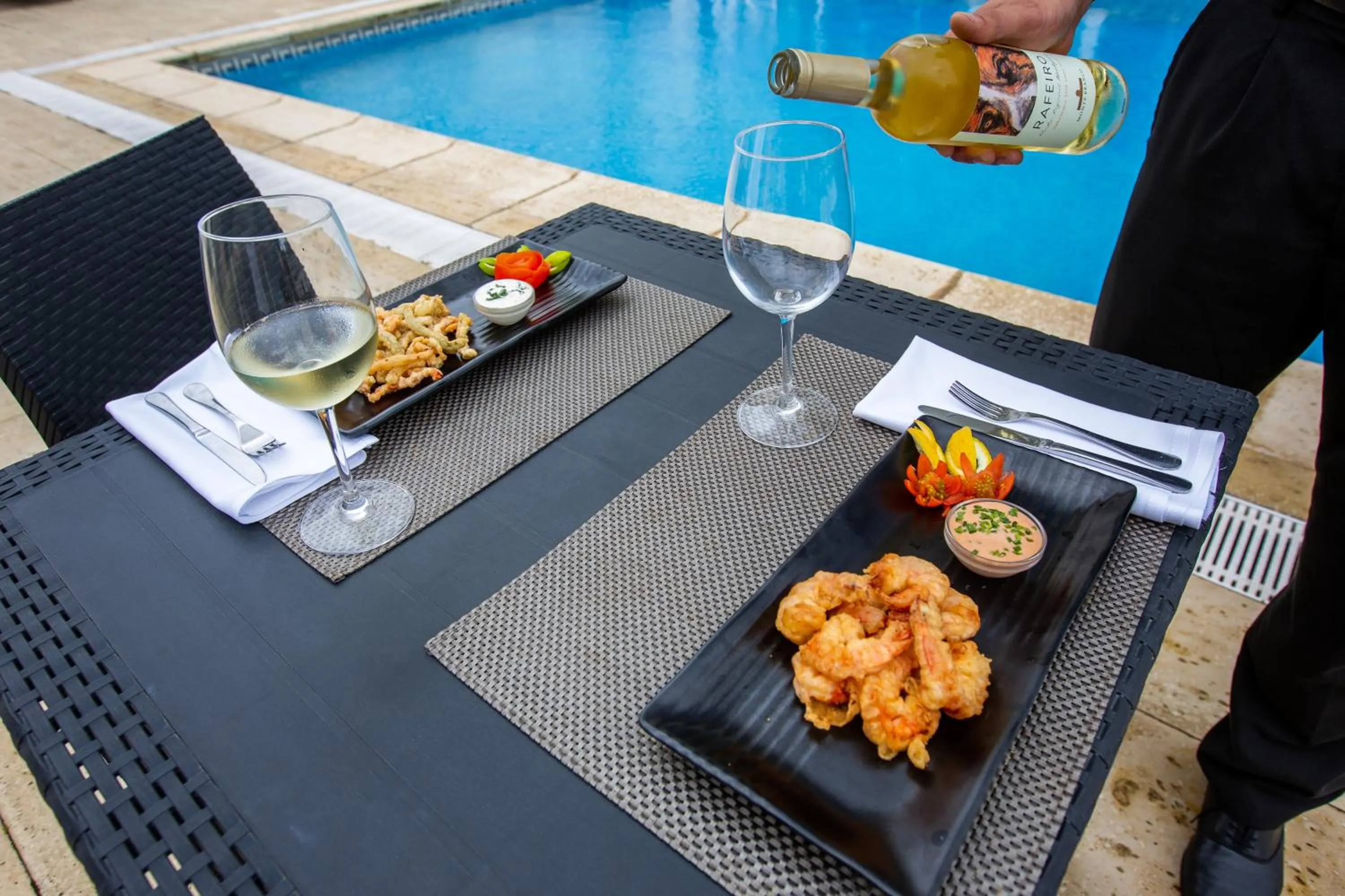 Restaurant/places to eat in MS Vila Nova