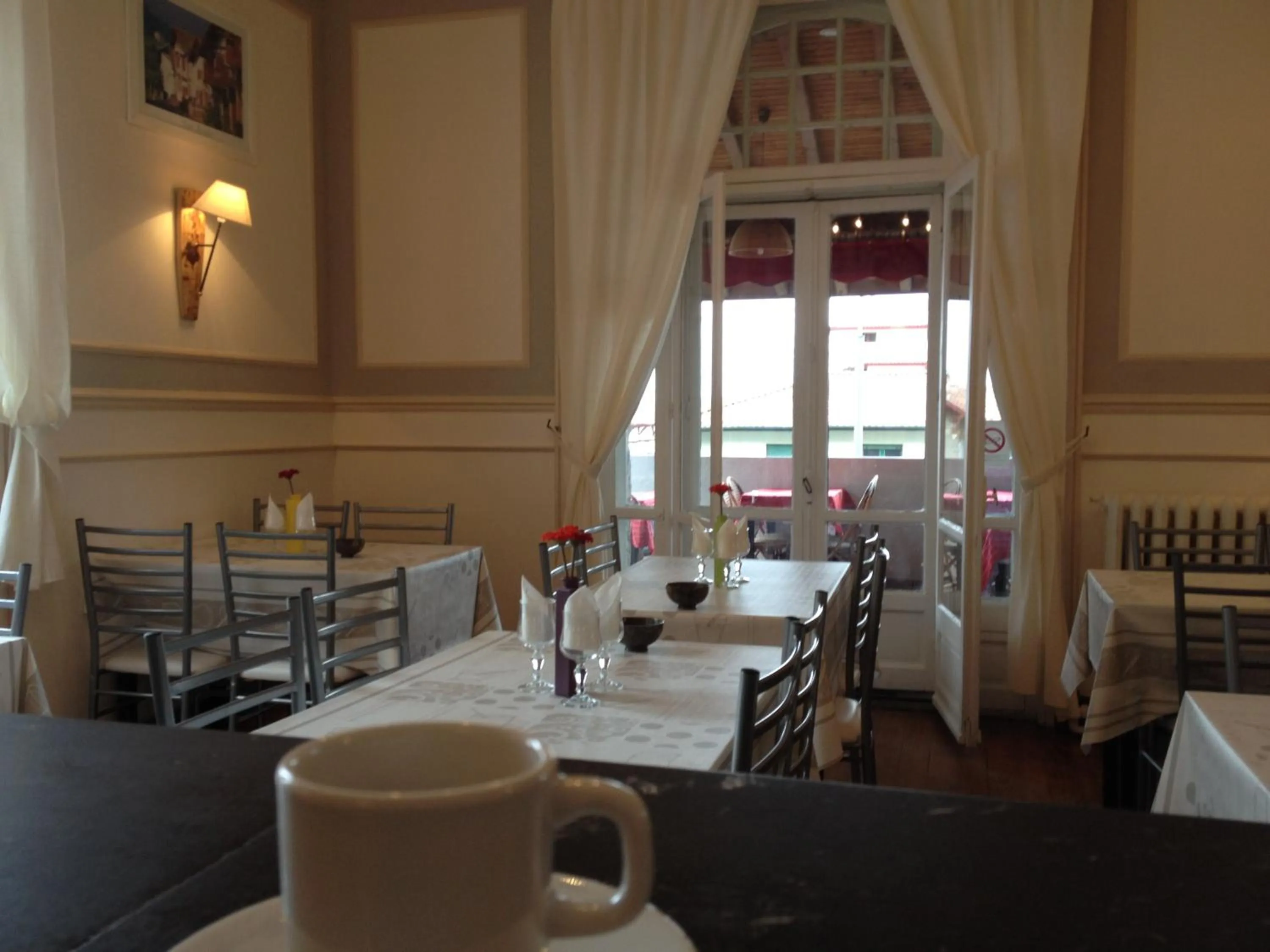 Restaurant/places to eat in Hotel Bellevue