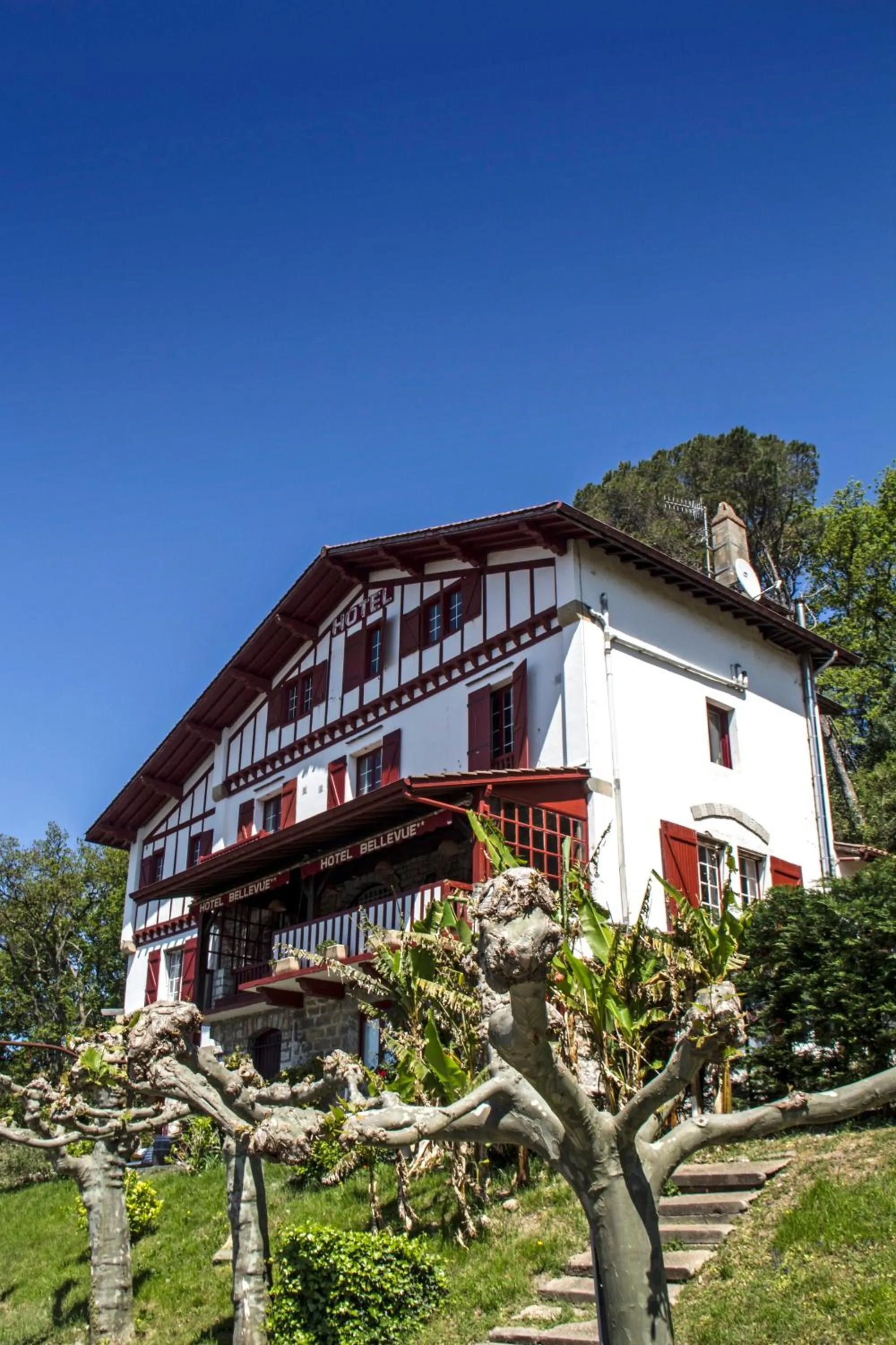 Facade/entrance in Hotel Bellevue