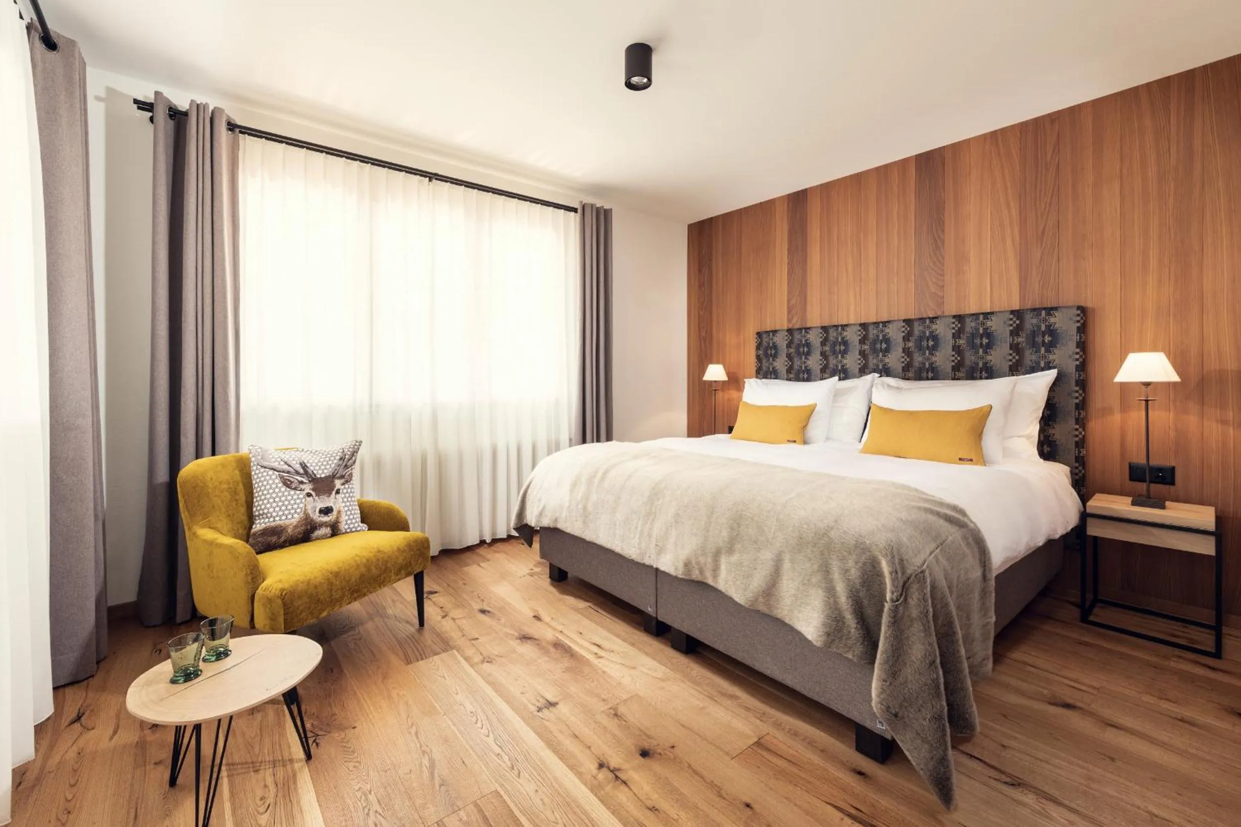 Photo of the whole room, Bed in Conrad's Mountain Lodge