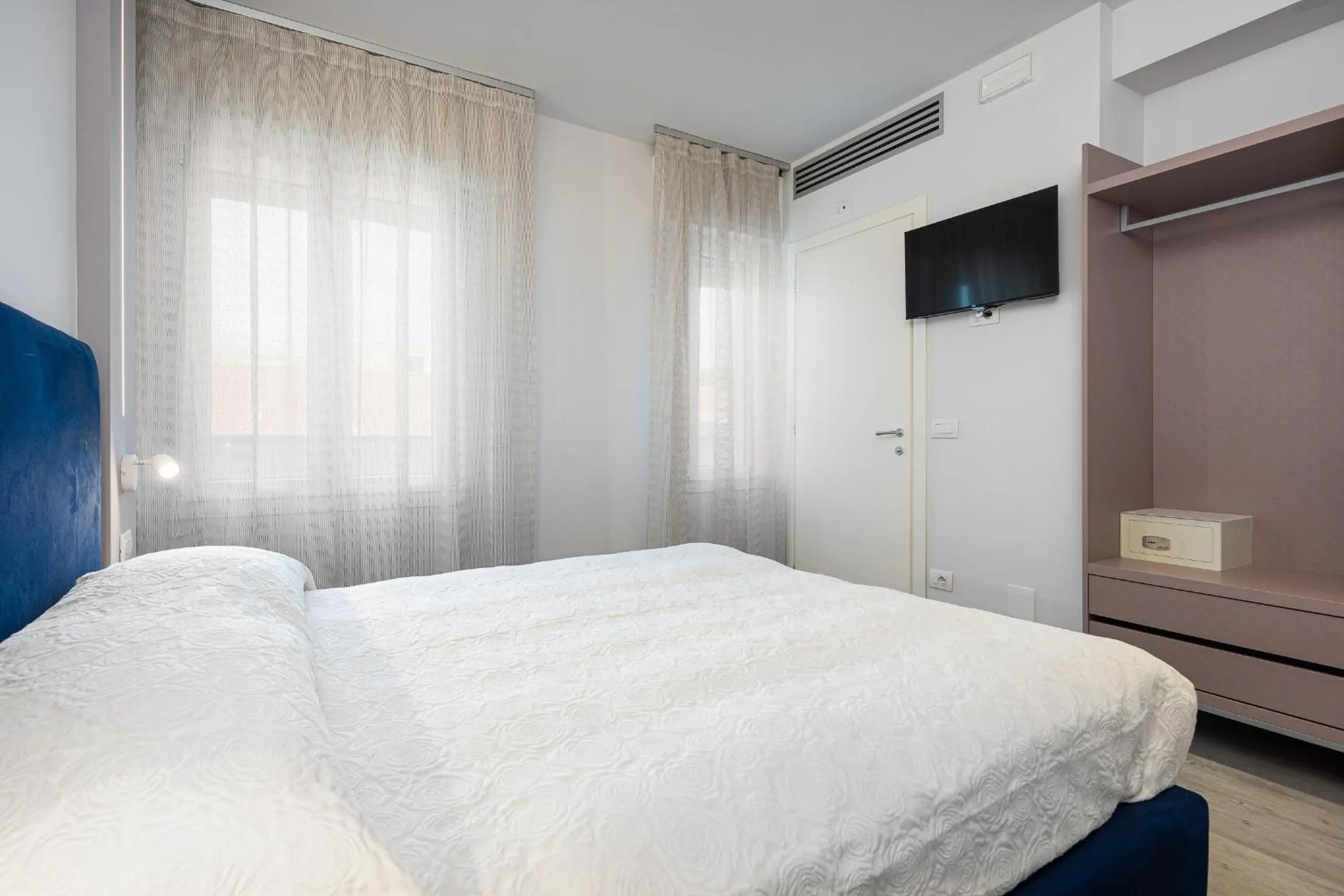 Bed in Hotel Niagara