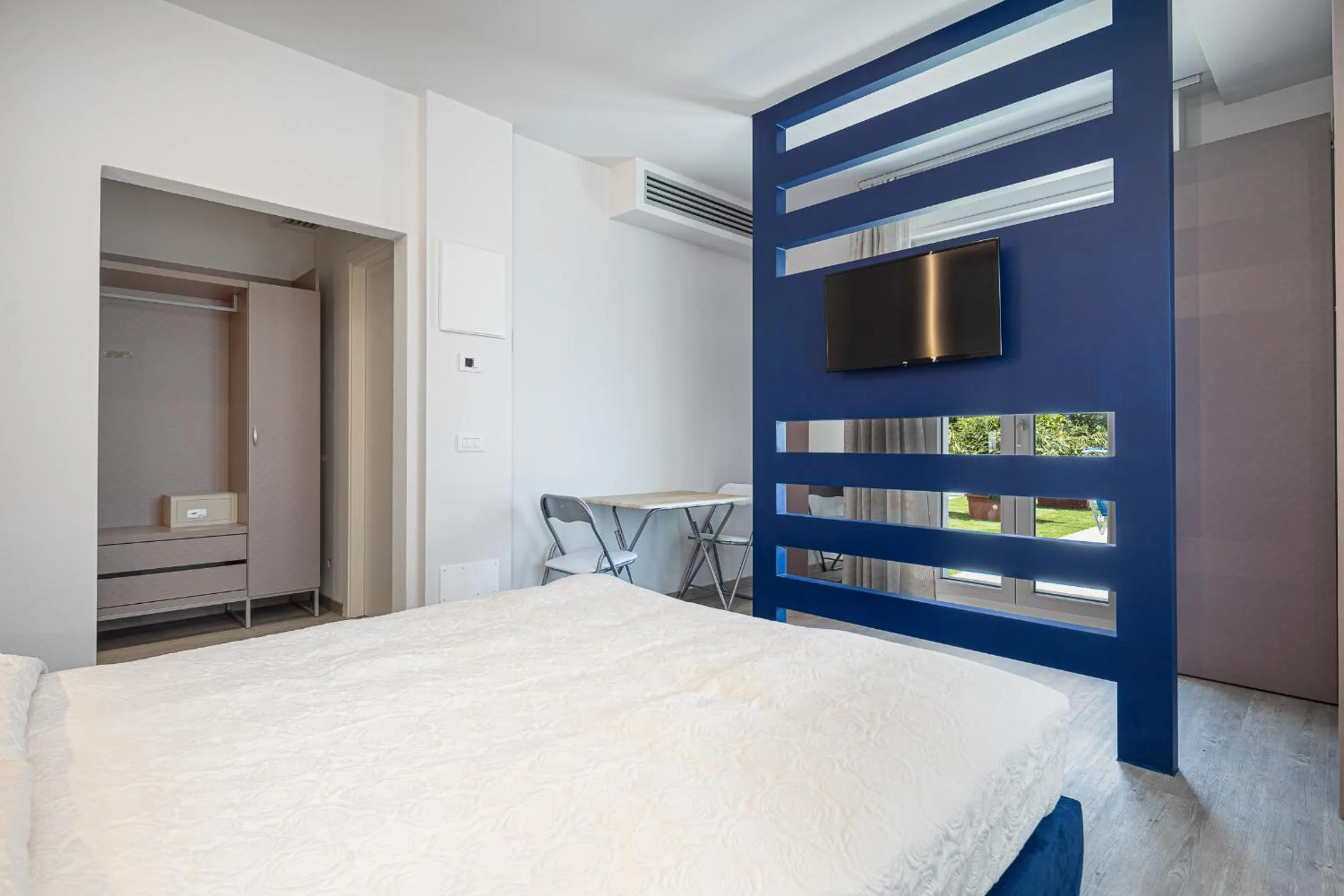 Bed in Hotel Niagara