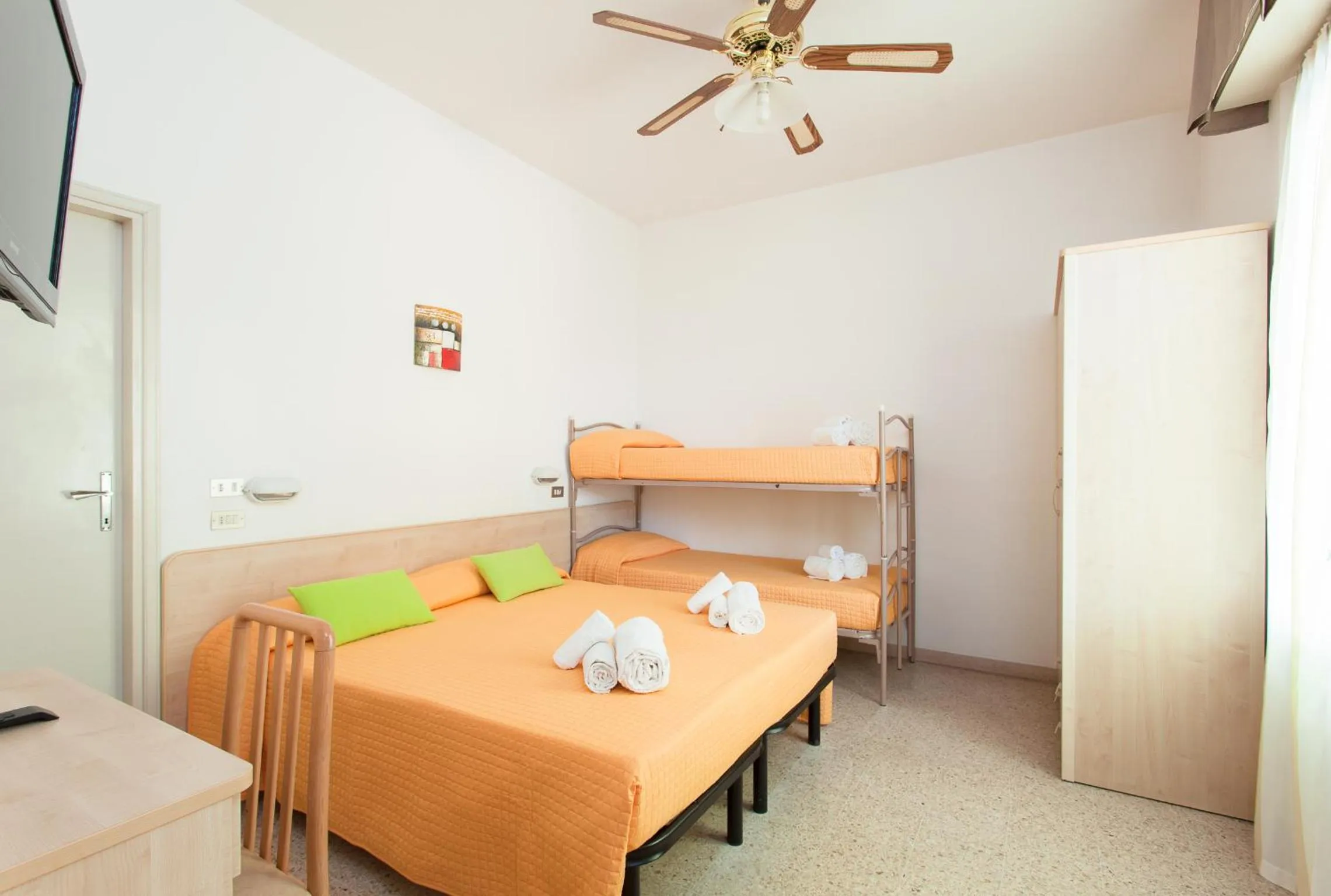 Photo of the whole room in Hotel Niagara