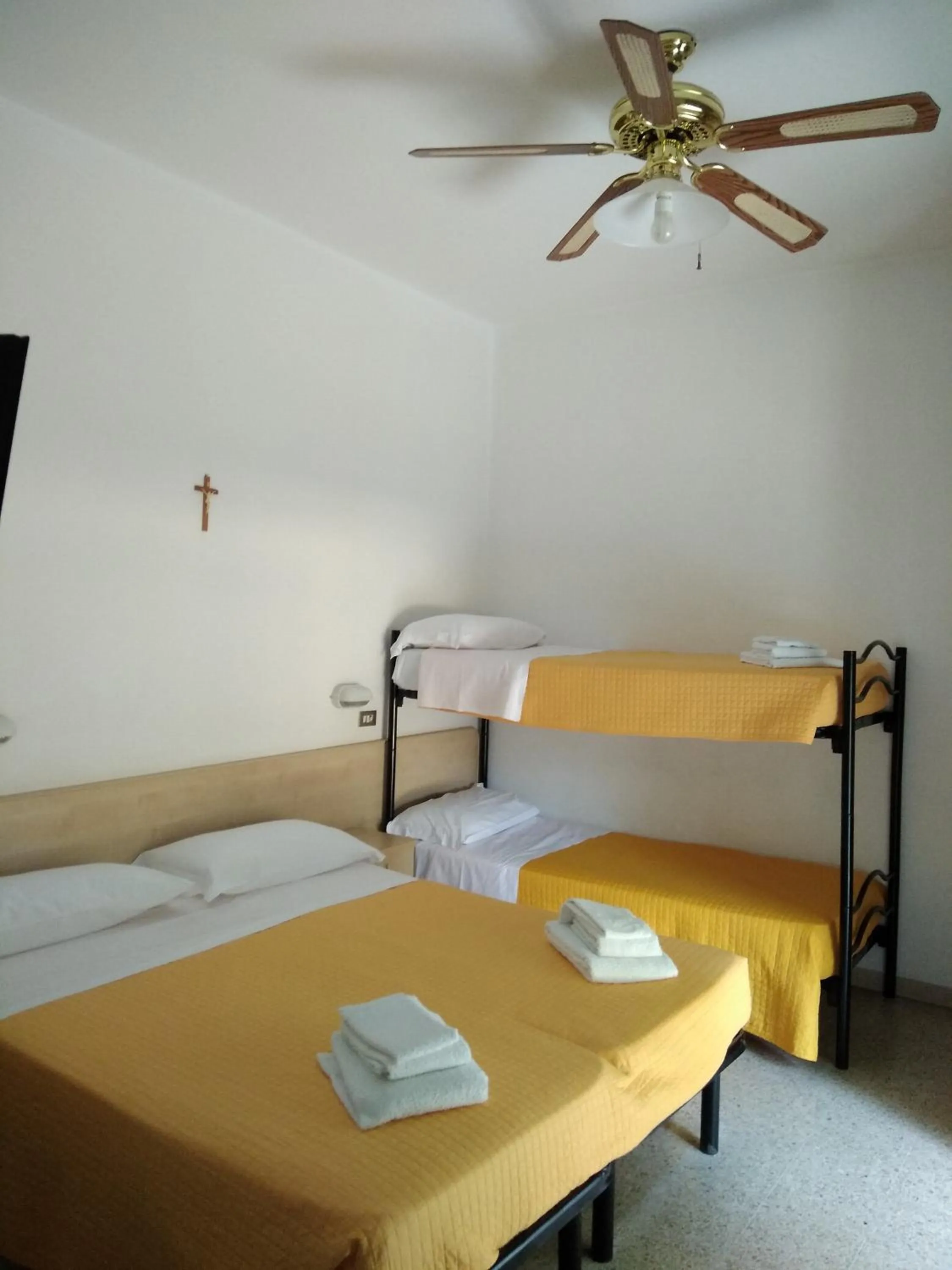 Bed in Hotel Niagara