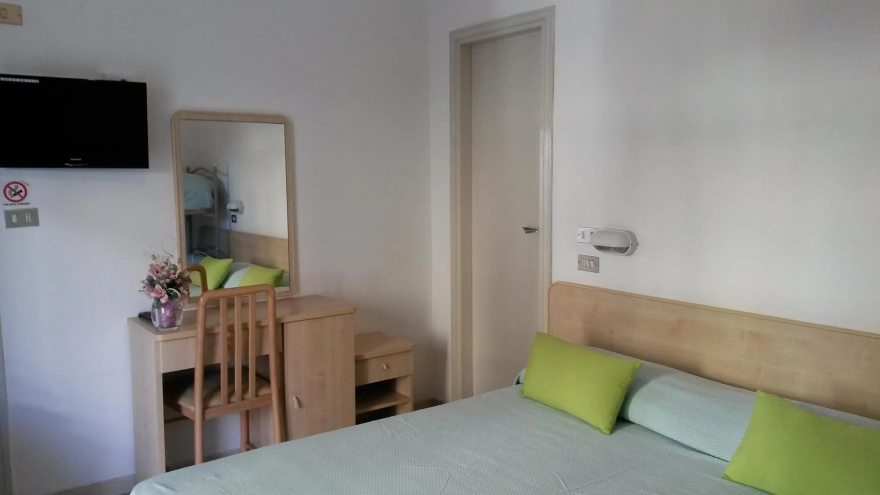 Bed in Hotel Niagara