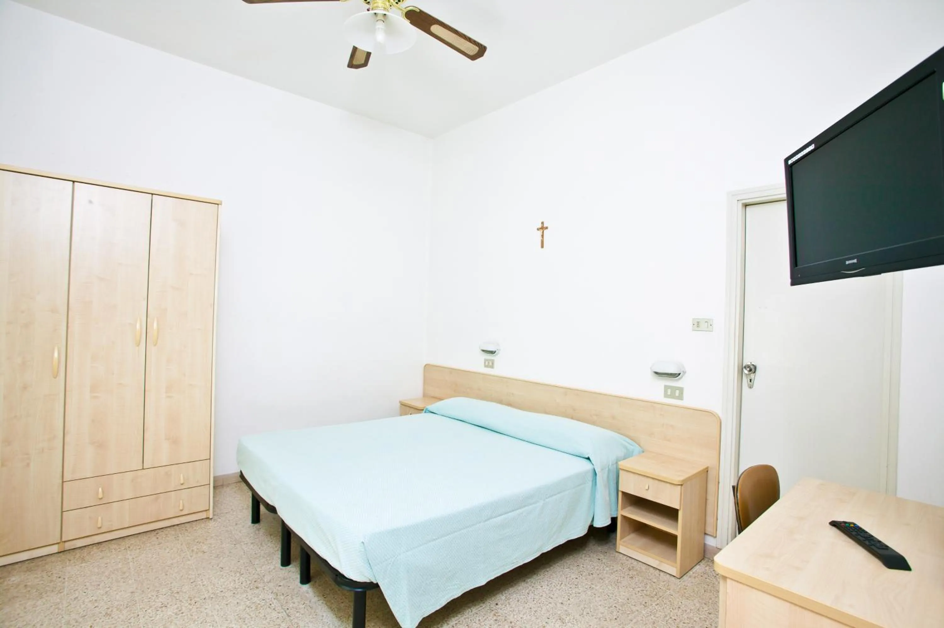 Photo of the whole room in Hotel Niagara