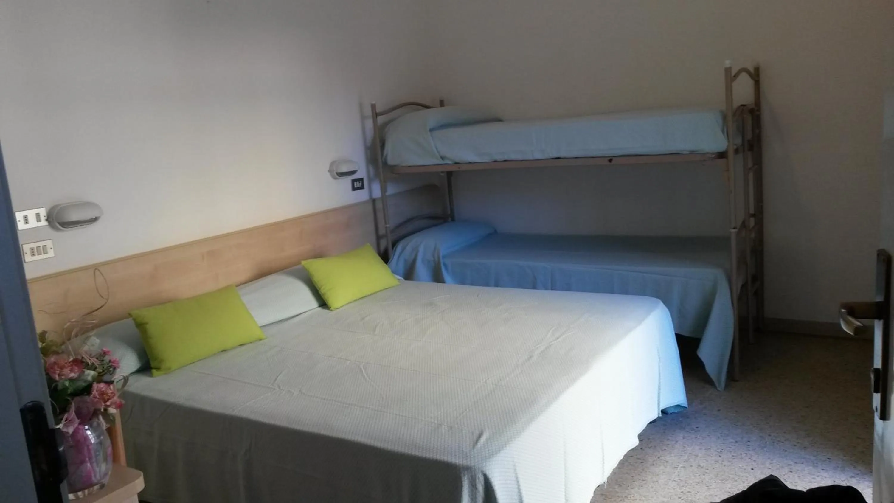 bunk bed in Hotel Niagara