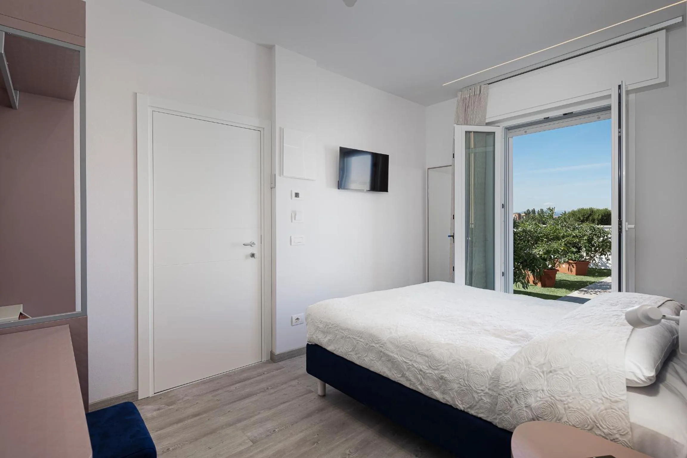 Bed in Hotel Niagara