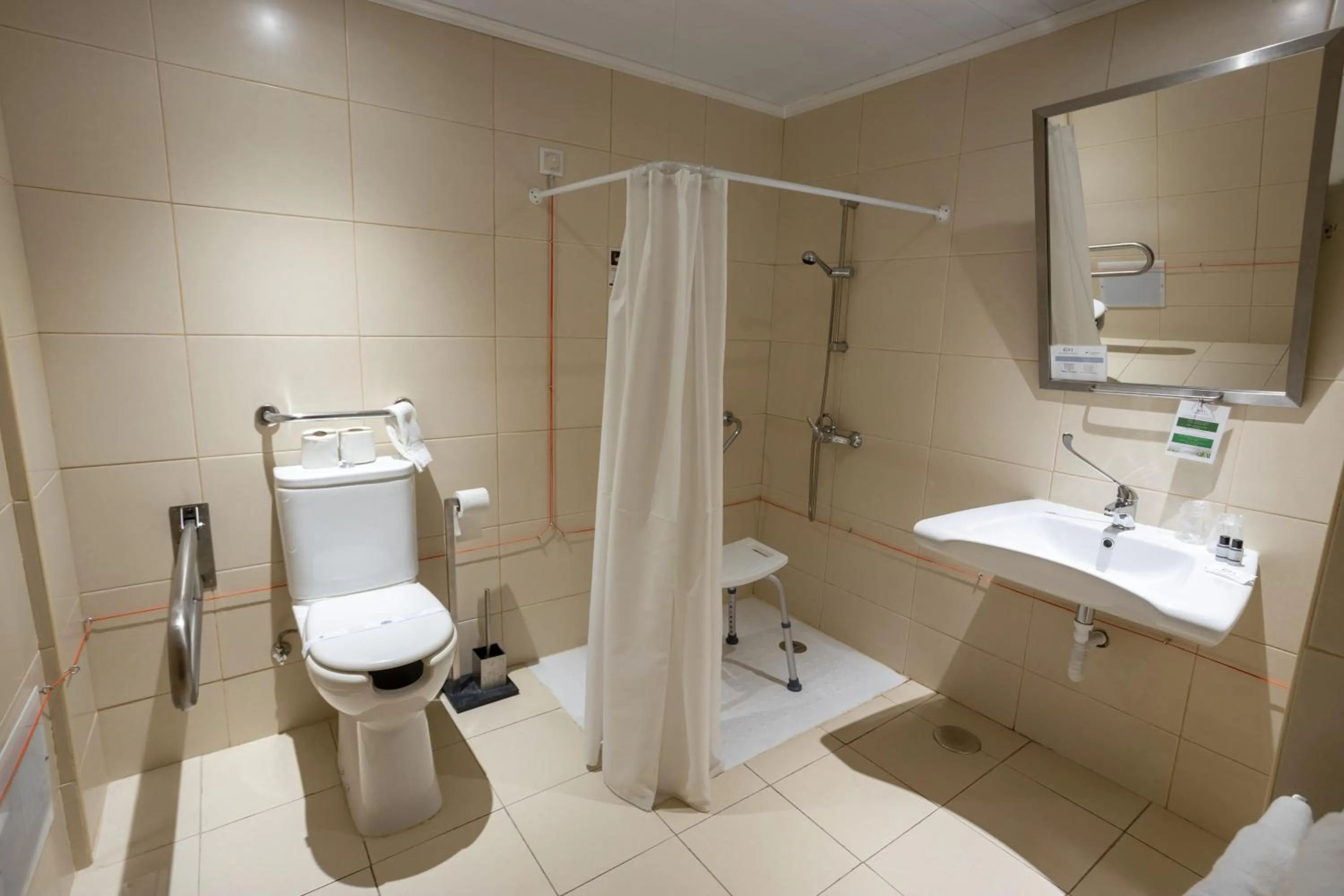 Bathroom in Hotel Eurosol Seia Camelo