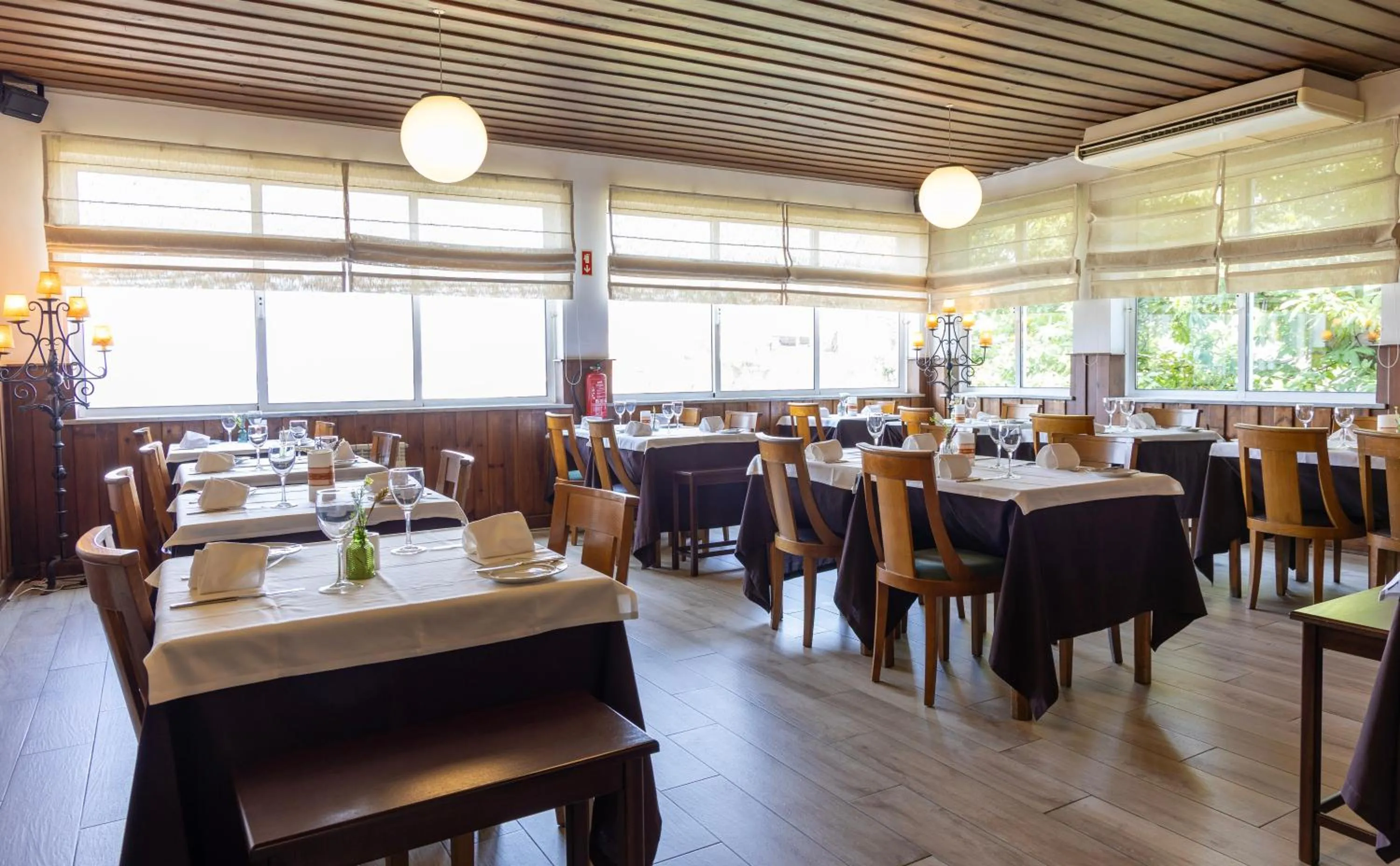 Restaurant/places to eat in Hotel Eurosol Seia Camelo