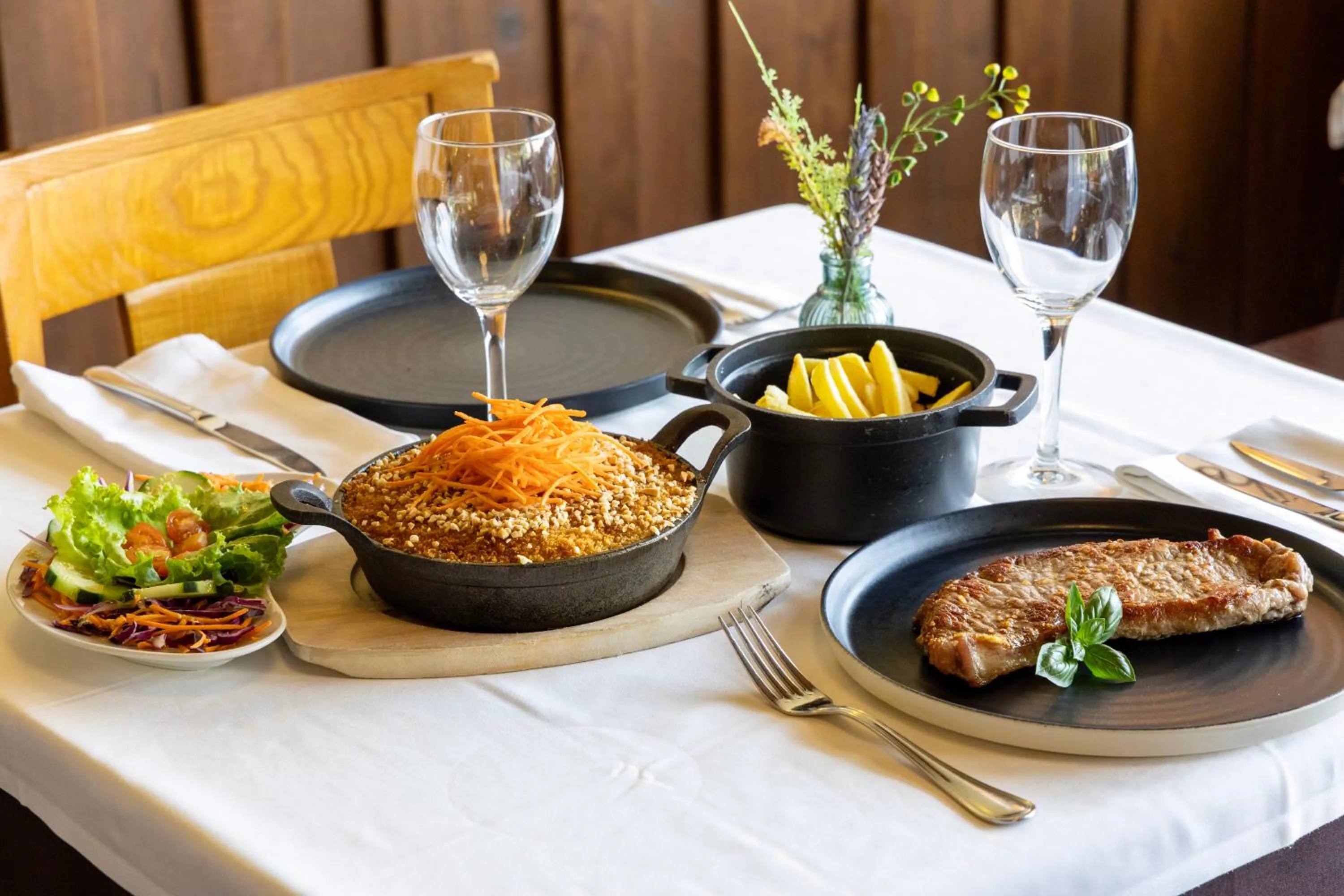 Restaurant/places to eat in Hotel Eurosol Seia Camelo