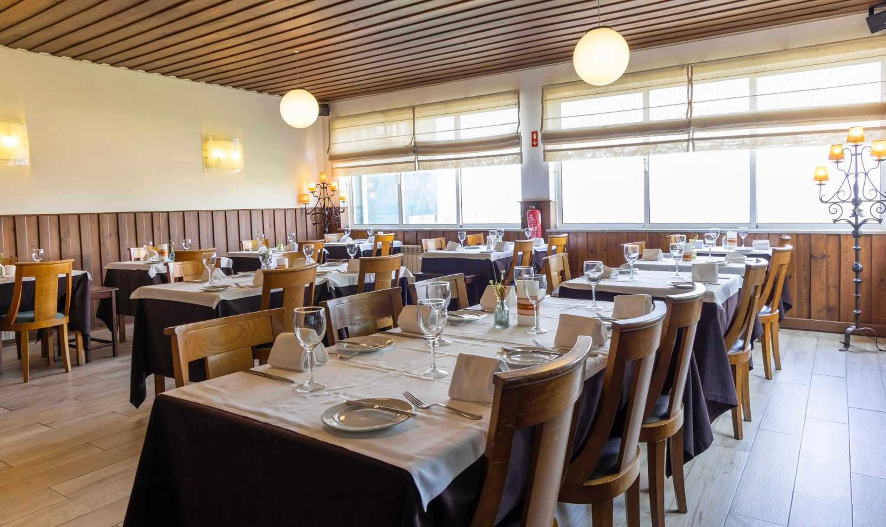 Restaurant/places to eat in Hotel Eurosol Seia Camelo