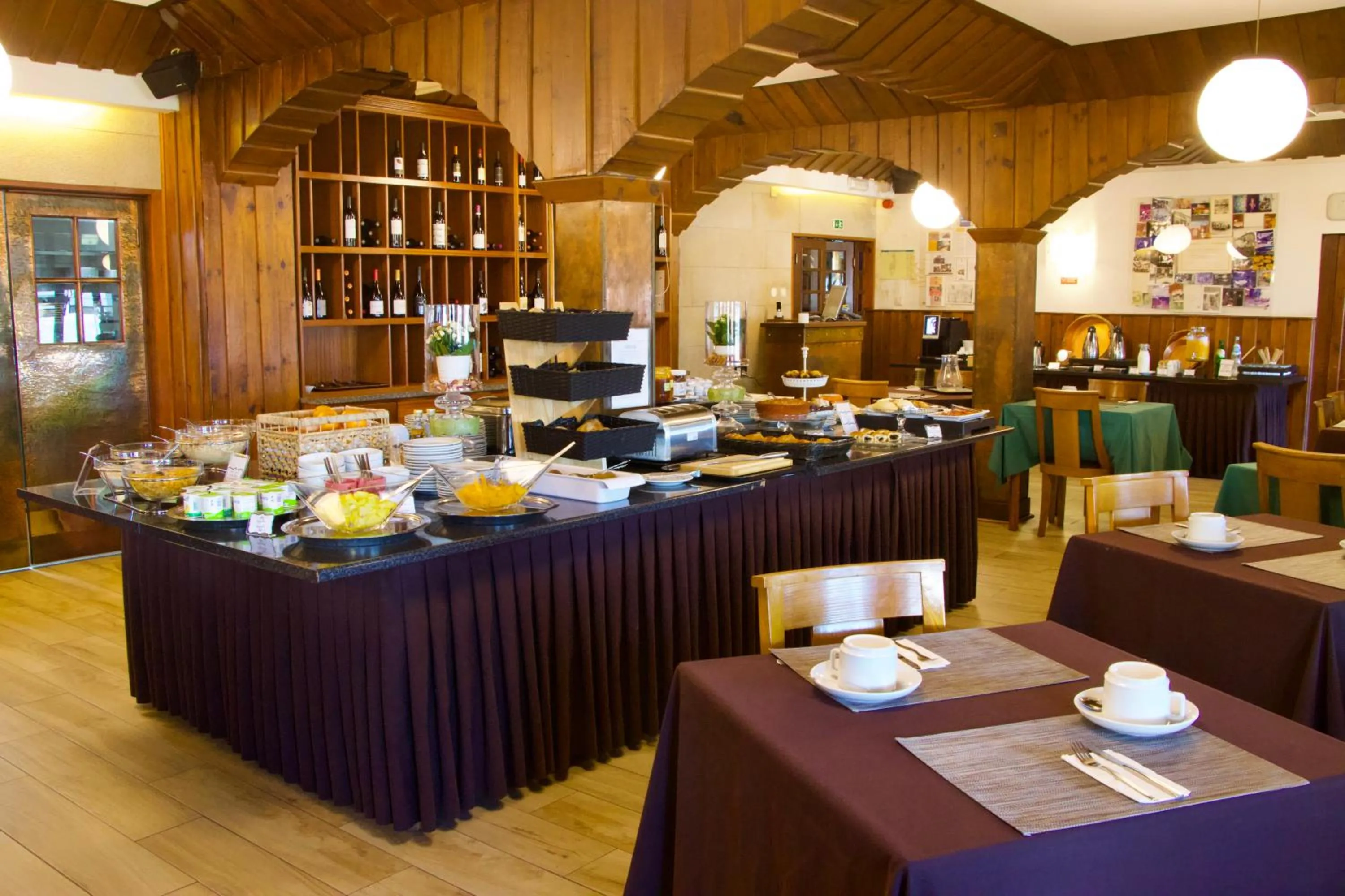 Restaurant/places to eat in Hotel Eurosol Seia Camelo