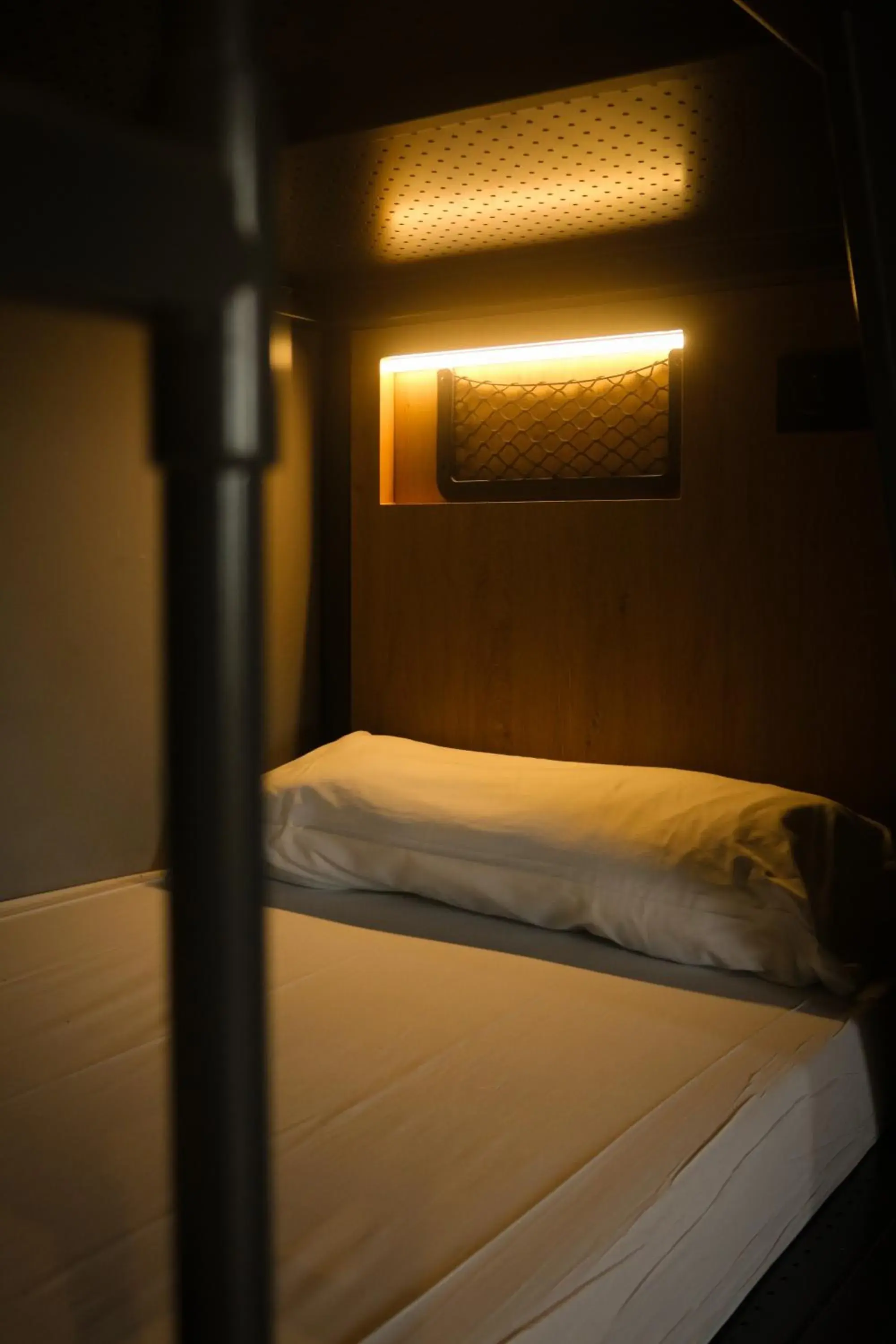 Bed in 6-Bed Mixed Dormitory Room in CATS Porto Hostel Bed in 6-Bed Mixed Dormitory Room in CATS Porto Hostel