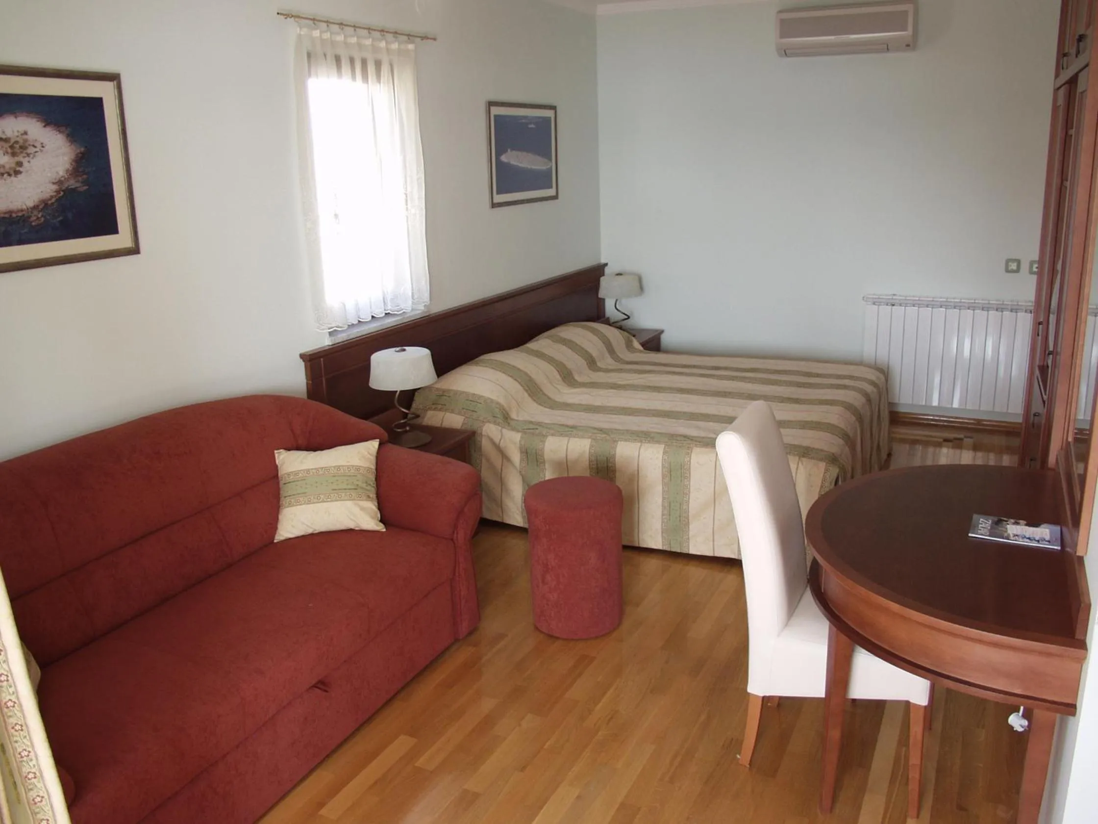 Living room, Bed in Villa Ivana