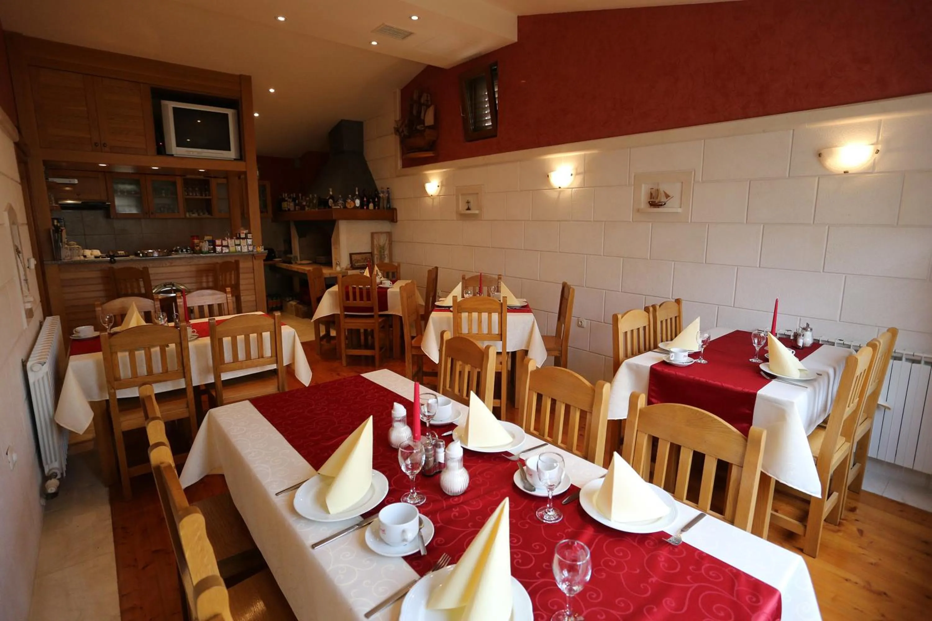 Communal lounge/ TV room in Villa Ivana