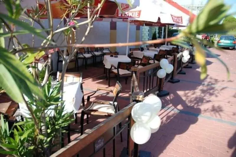 Restaurant/places to eat in Vector-Property