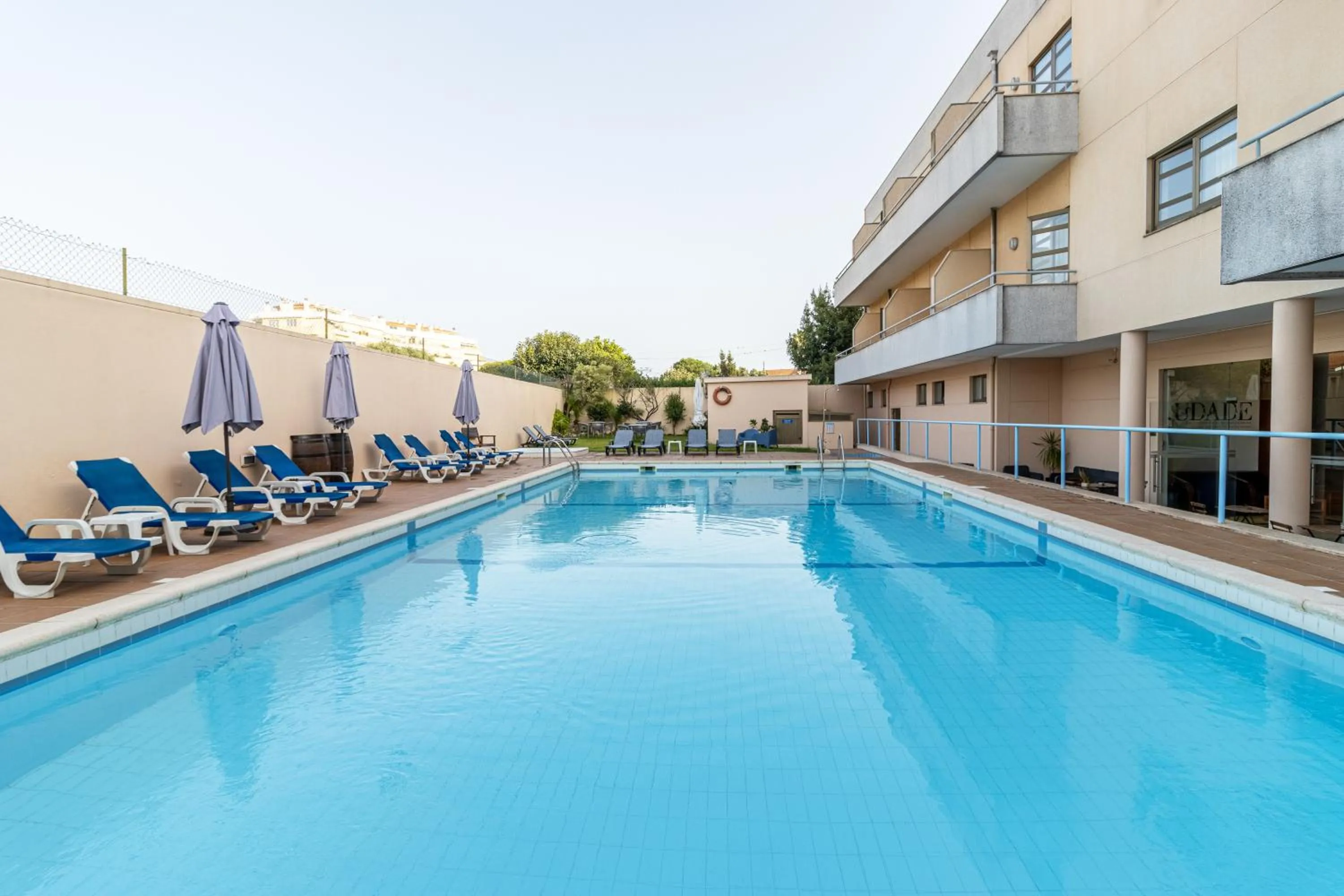 Property building in Hotel La Fontaine