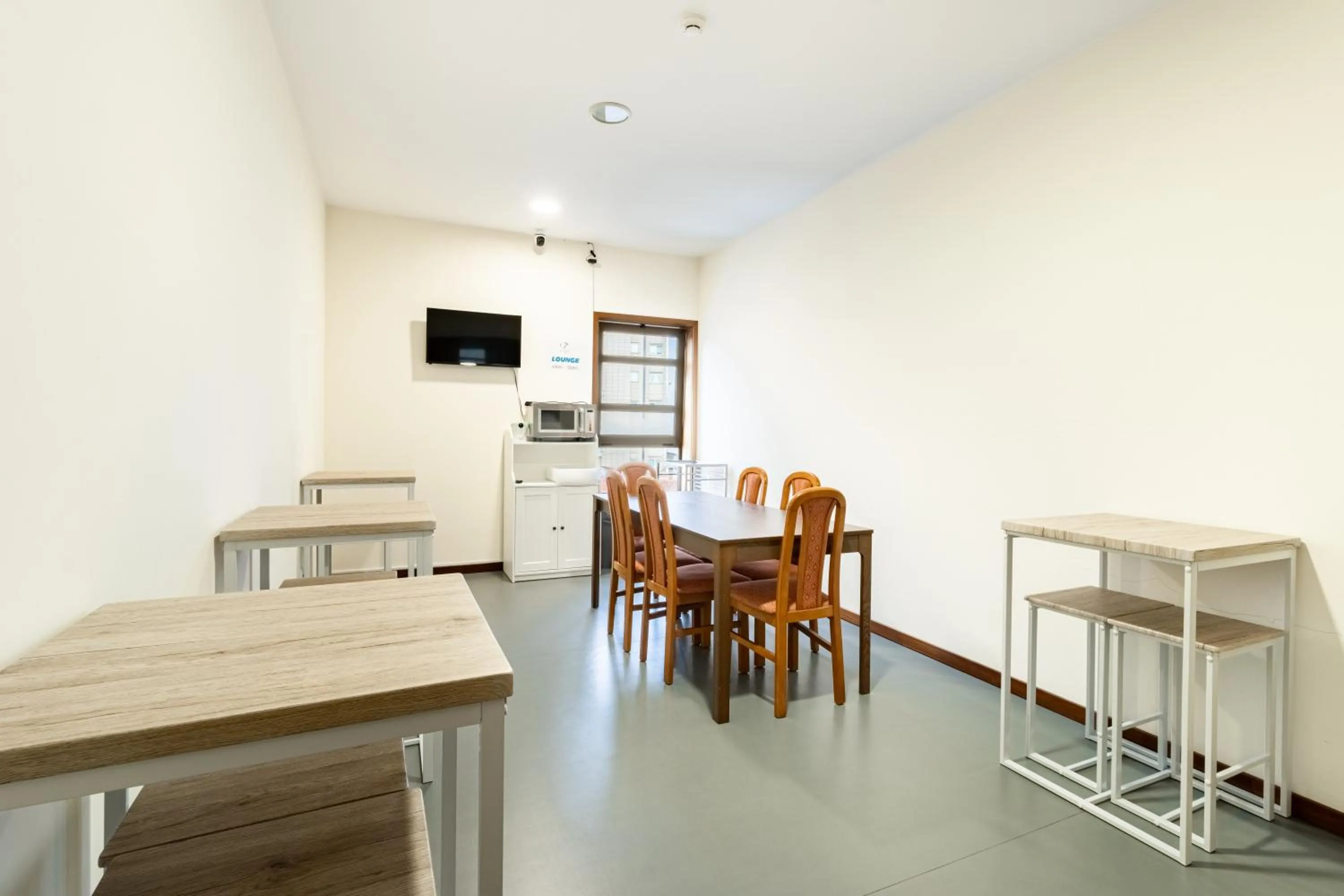 Communal lounge/ TV room in Hotel La Fontaine