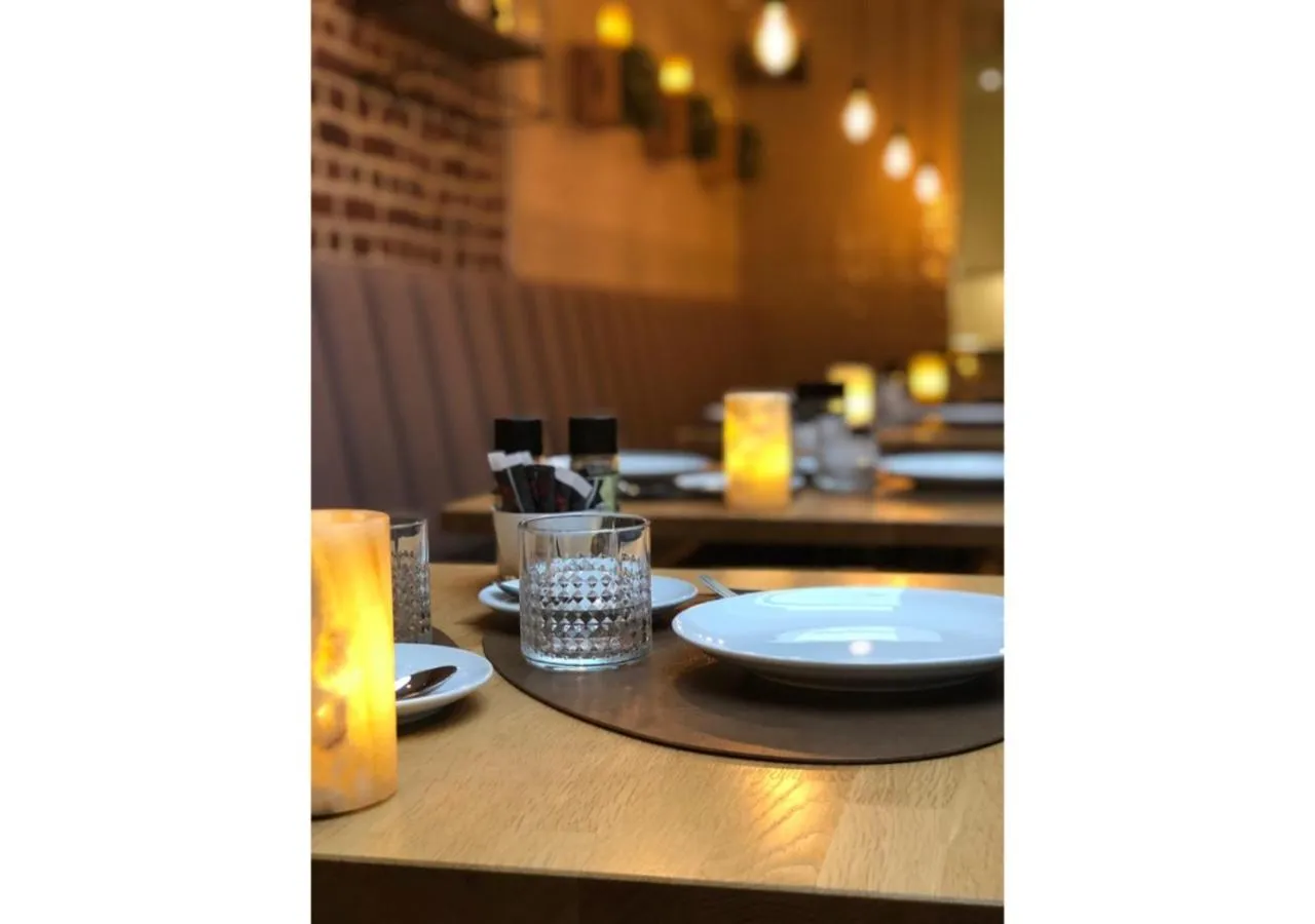 Restaurant/places to eat in Boutique Hotel Caelus VII