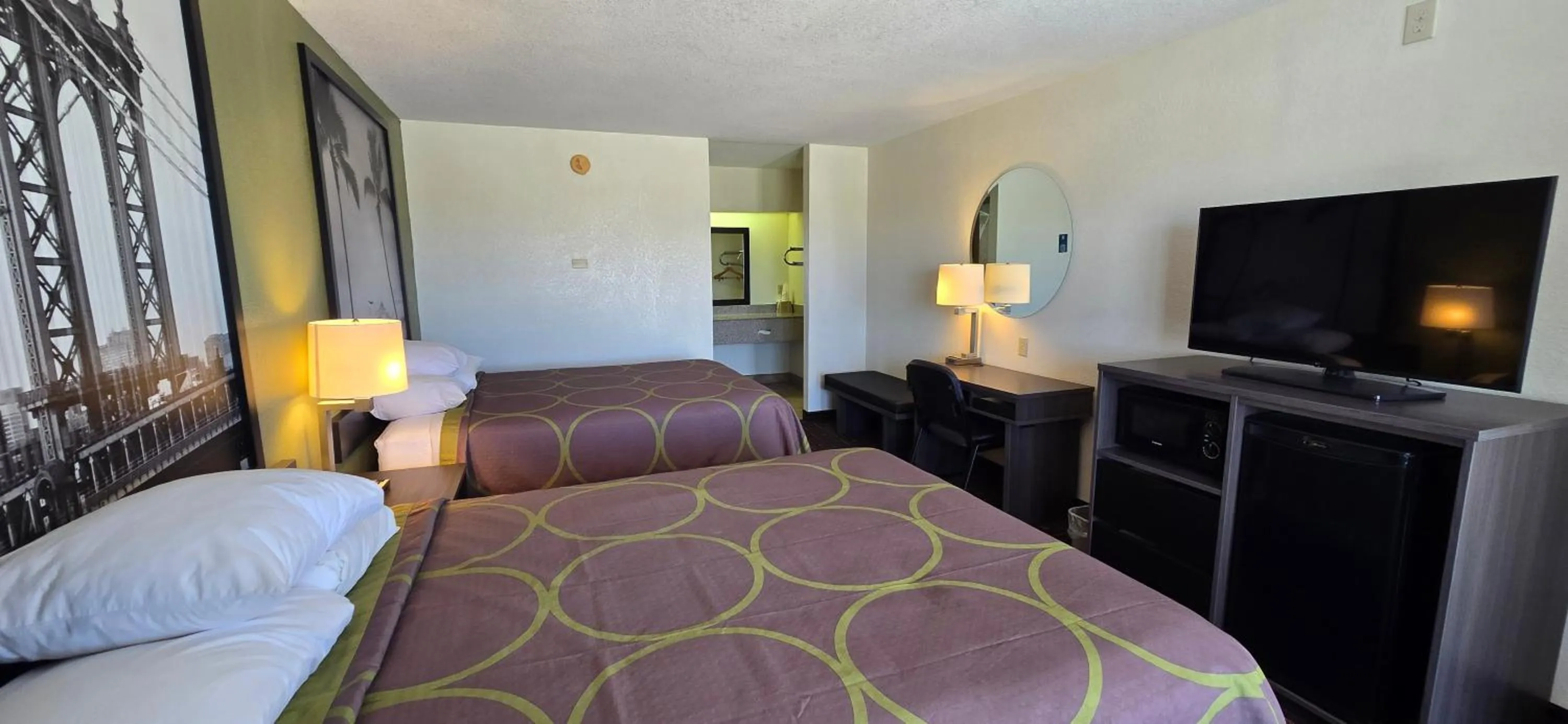 Bedroom, Bed in Super 8 by Wyndham Seguin