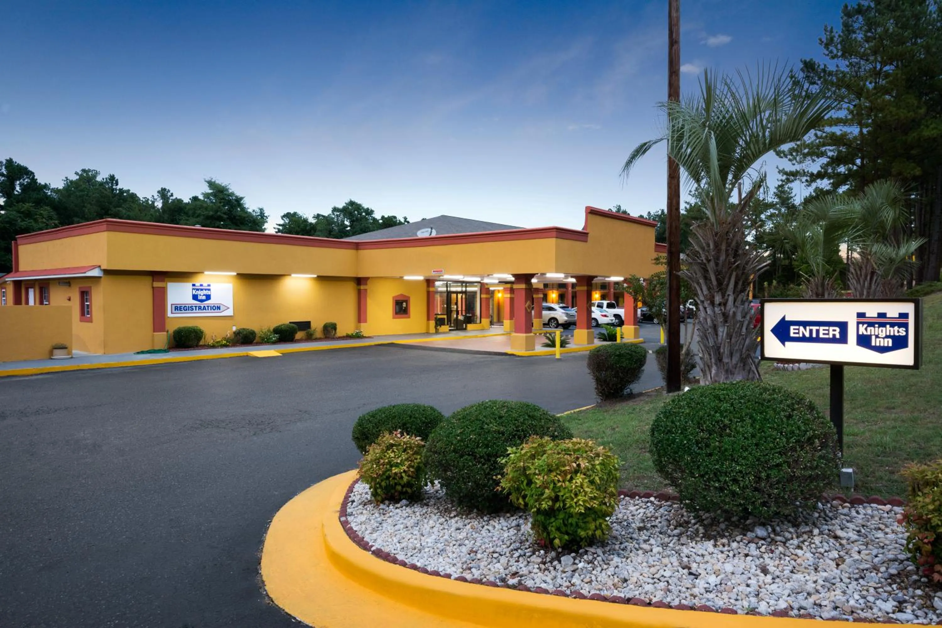 Property building in Knights Inn Aiken