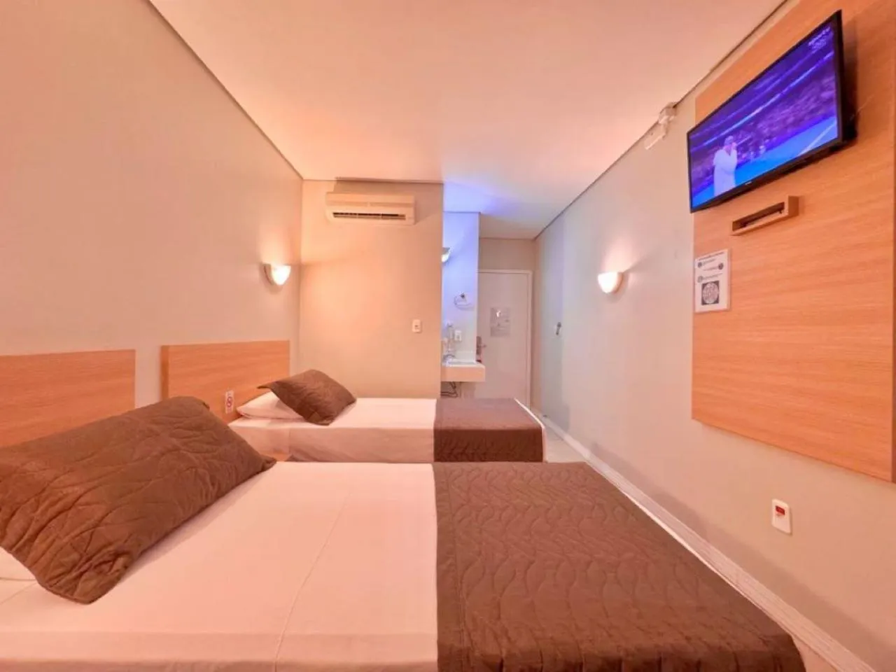 Bedroom, Bed in Igaras Hotel