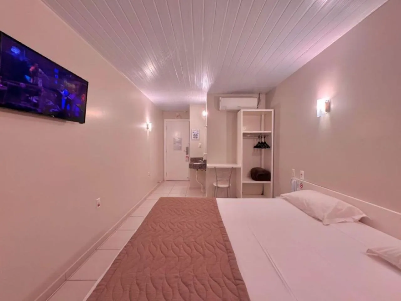 TV and multimedia, Bed in Igaras Hotel