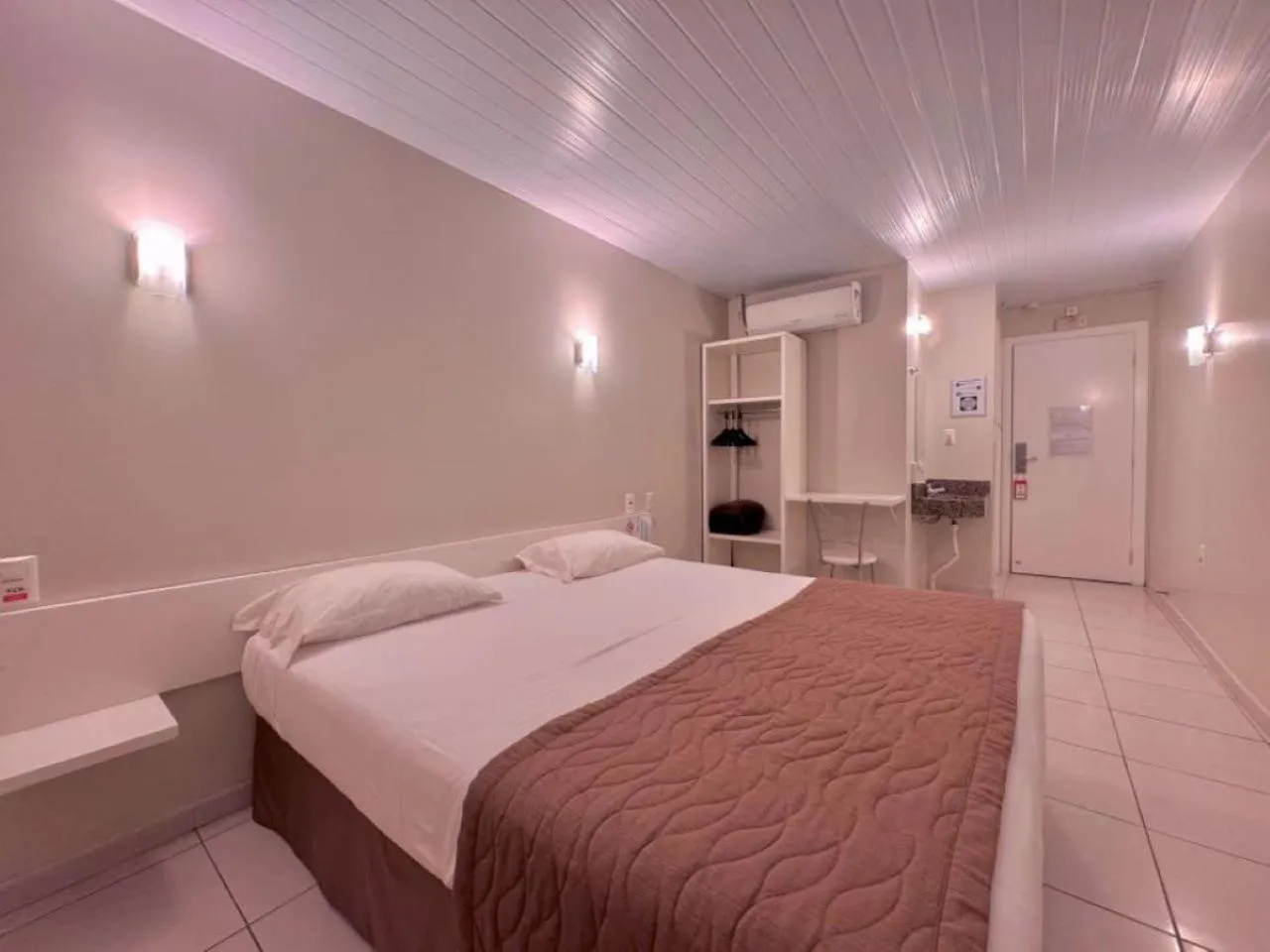 Bedroom, Bed in Igaras Hotel