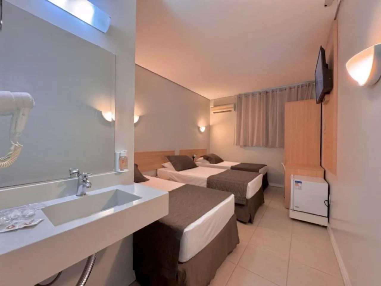 Bedroom, Bed in Igaras Hotel