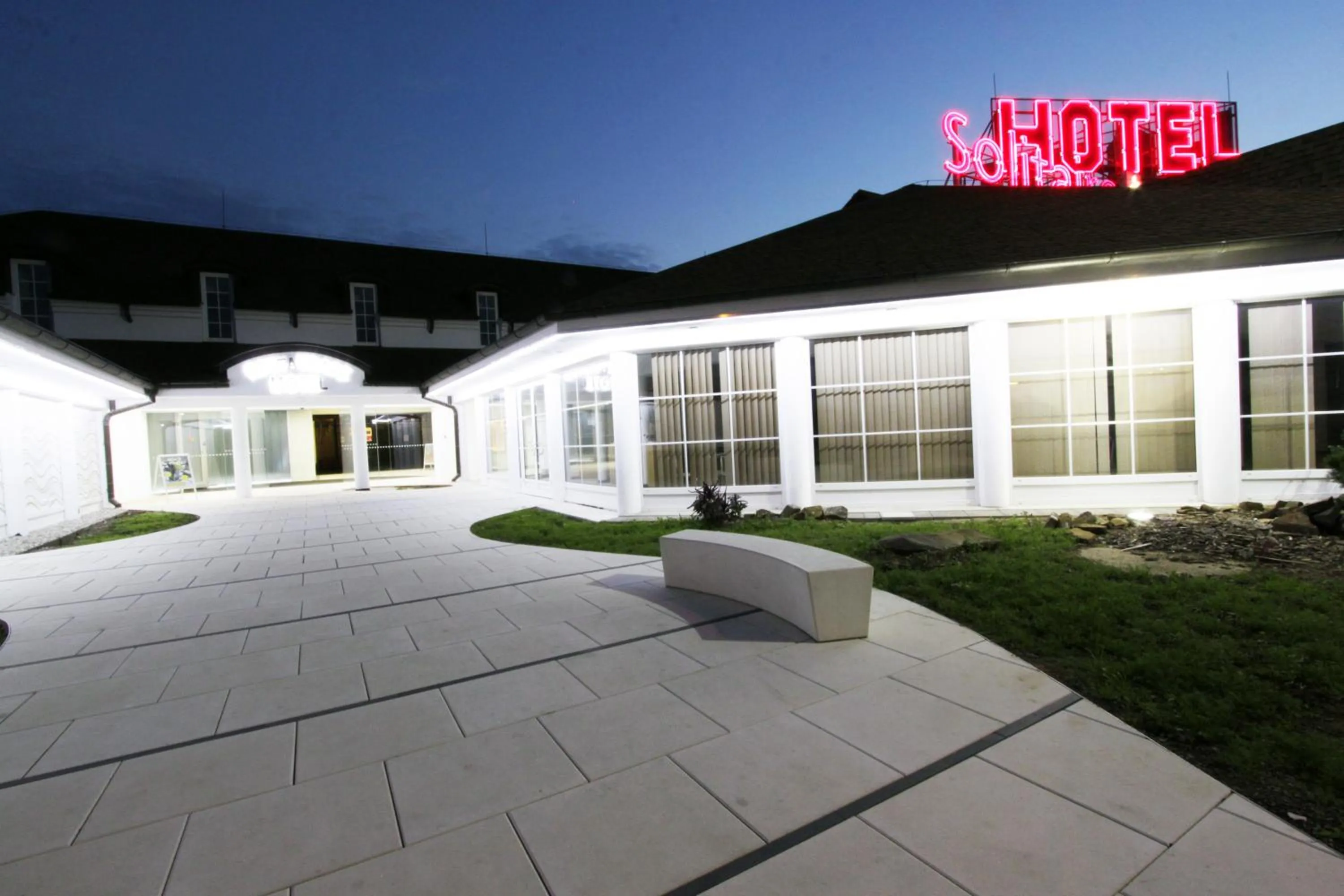 Property building in Hotel Solitaire FREE Parking Self Check-in