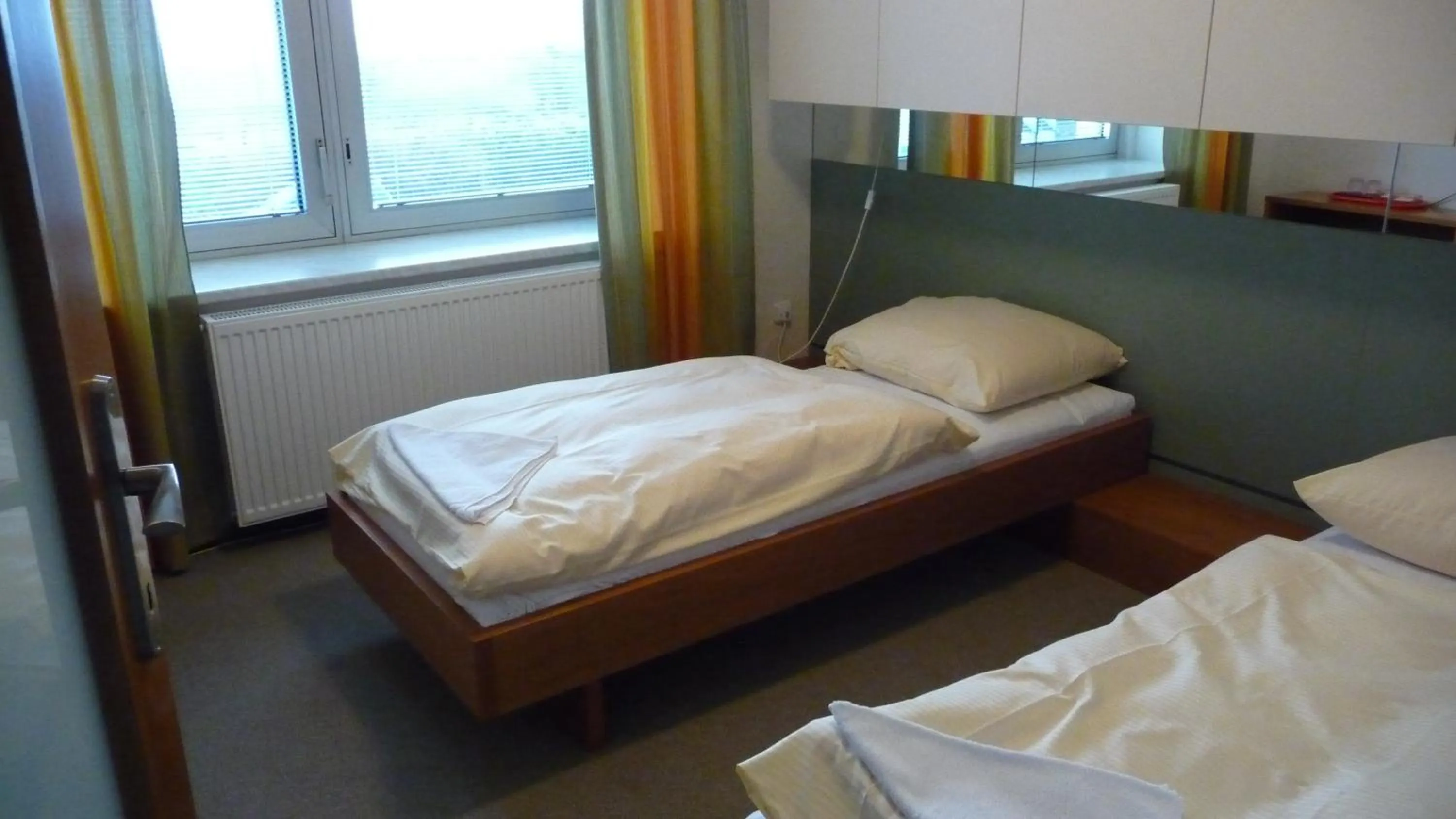 Bed in Hotel Solitaire FREE Parking Self Check-in